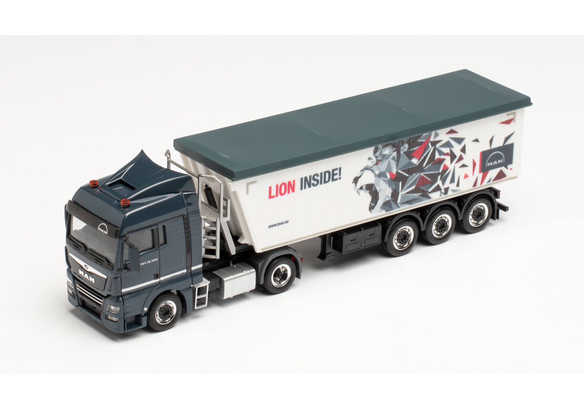 MAN TGX XLX Stöffelliner semitrailer "Lion Inside"
