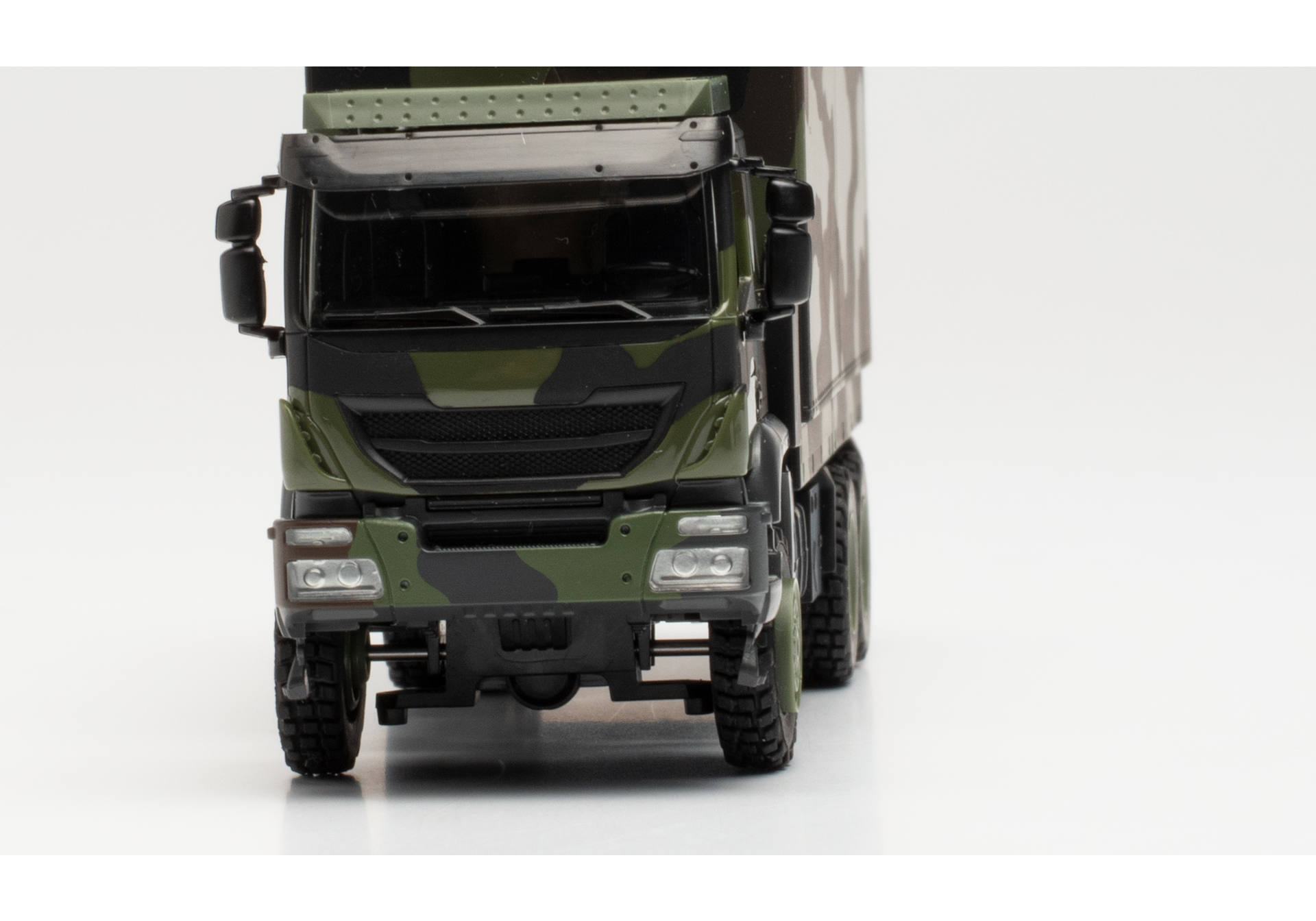 Iveco Trakker 6x6 Pritsche/Plane Flecktarndesign "Bundeswehr"