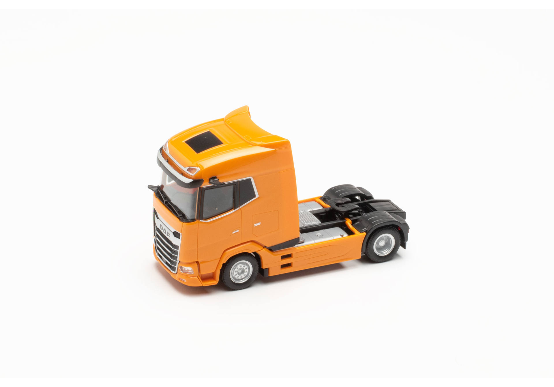 DAF XG tractor, orange