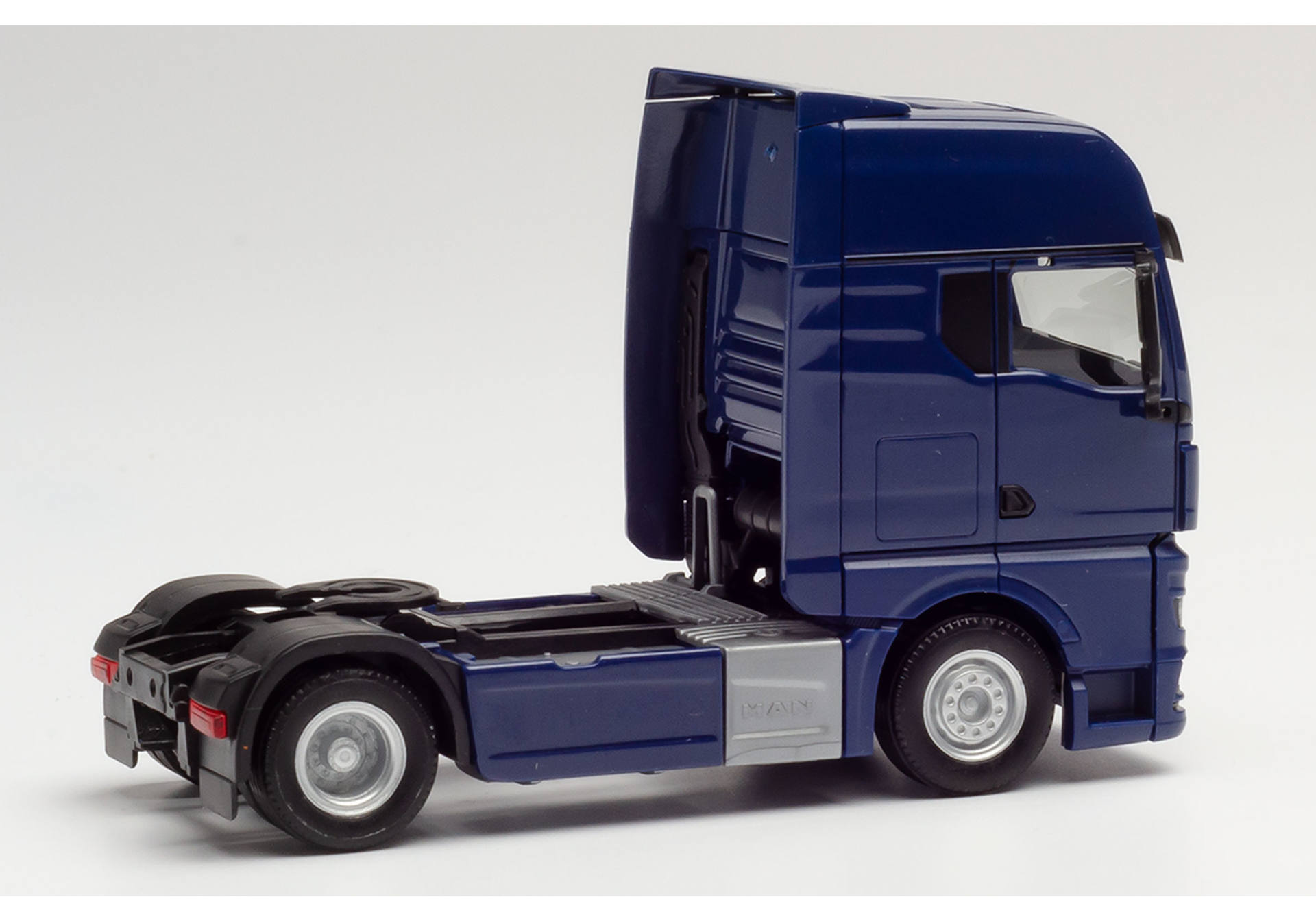 MAN TGX GX Zugmaschine, blau