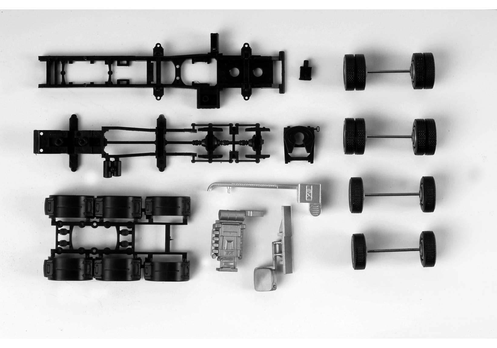 chassis for heavy load tractor MAN TGX 680 4-axle Content: 2 pcs.