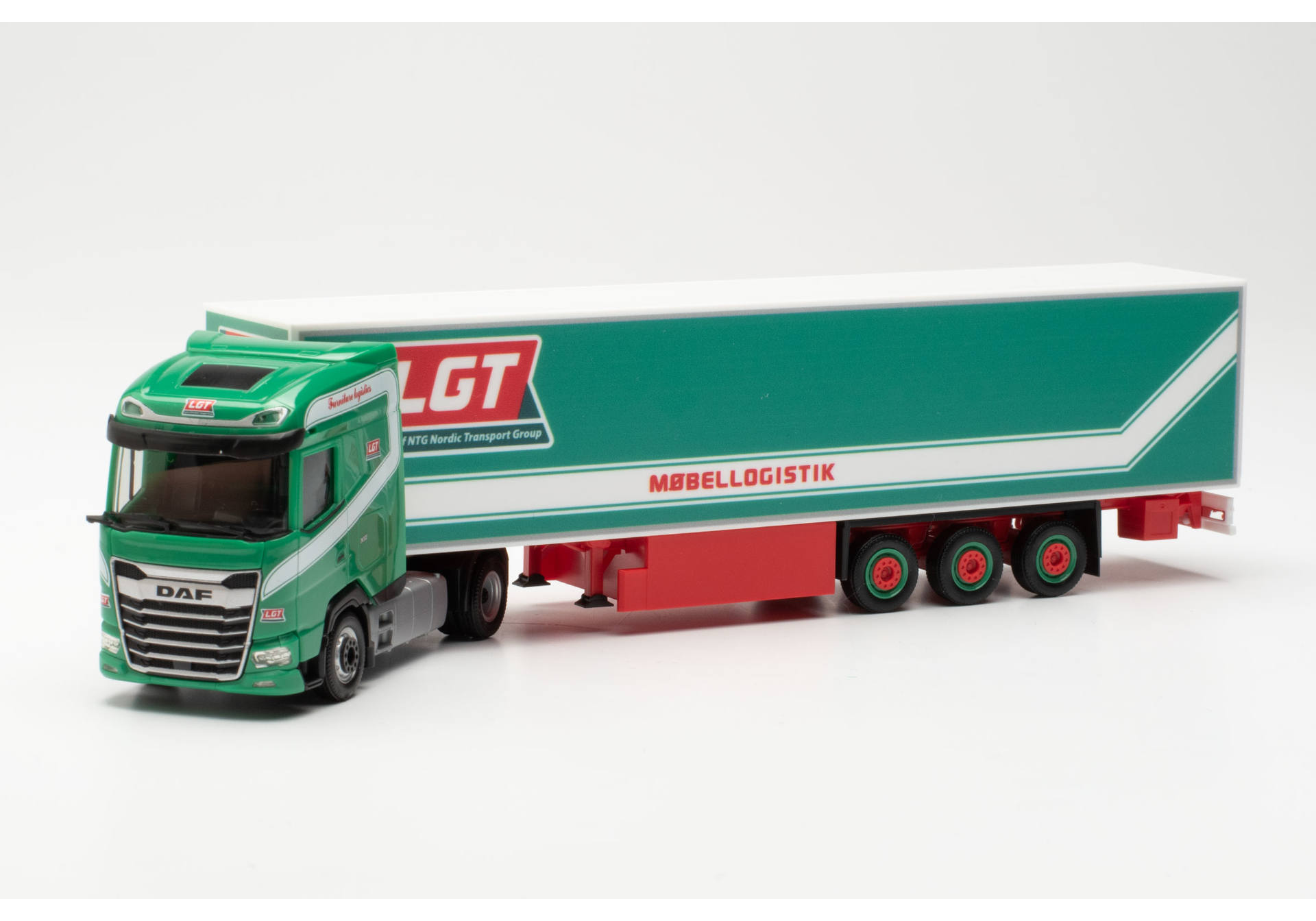 DAF XG Koffer-Sattelzug "LGT Logistics AS" (Dänemark/Horsens)