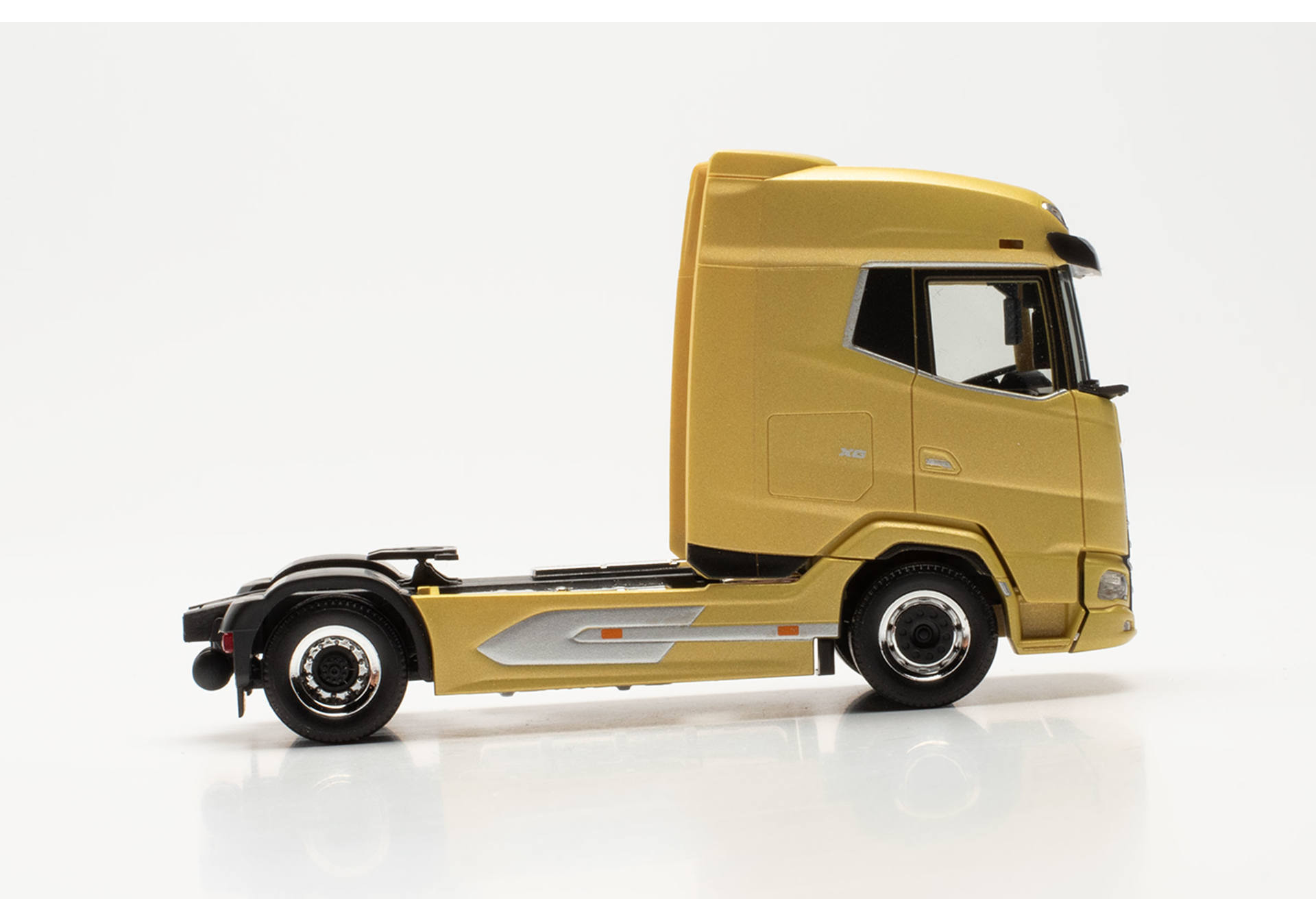 DAF XG rigid tractor, tyscan yellow metallic