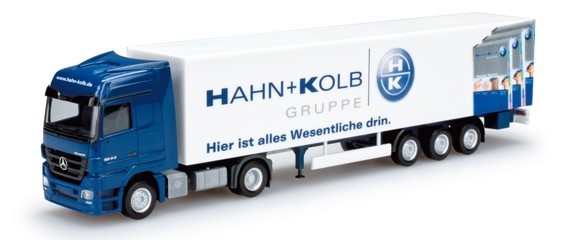 Mercedes-Benz Actros LH 08 case saddle train