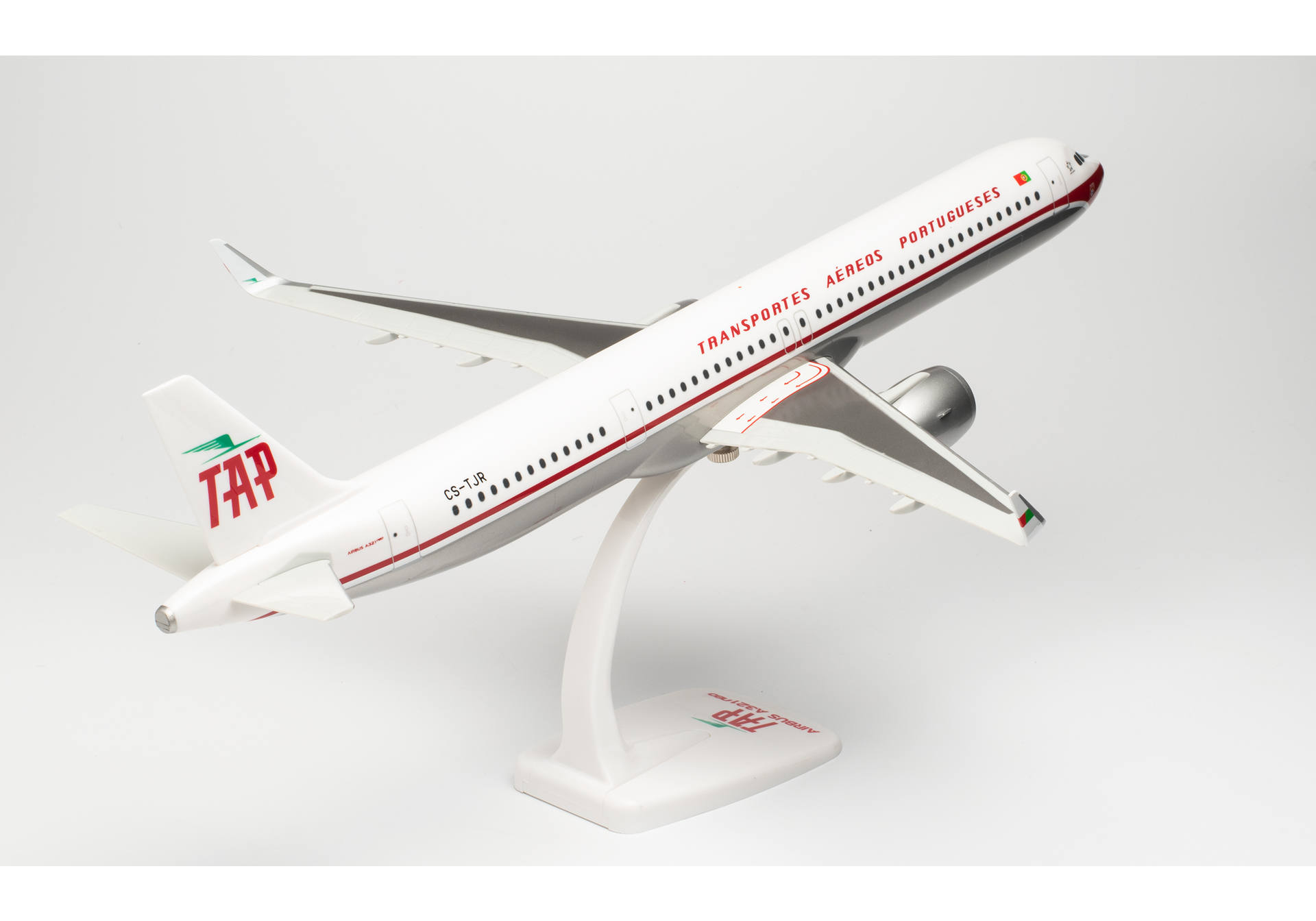 TAP Air Portugal Airbus A321neo - Retro anniversary colors – CS-TJR