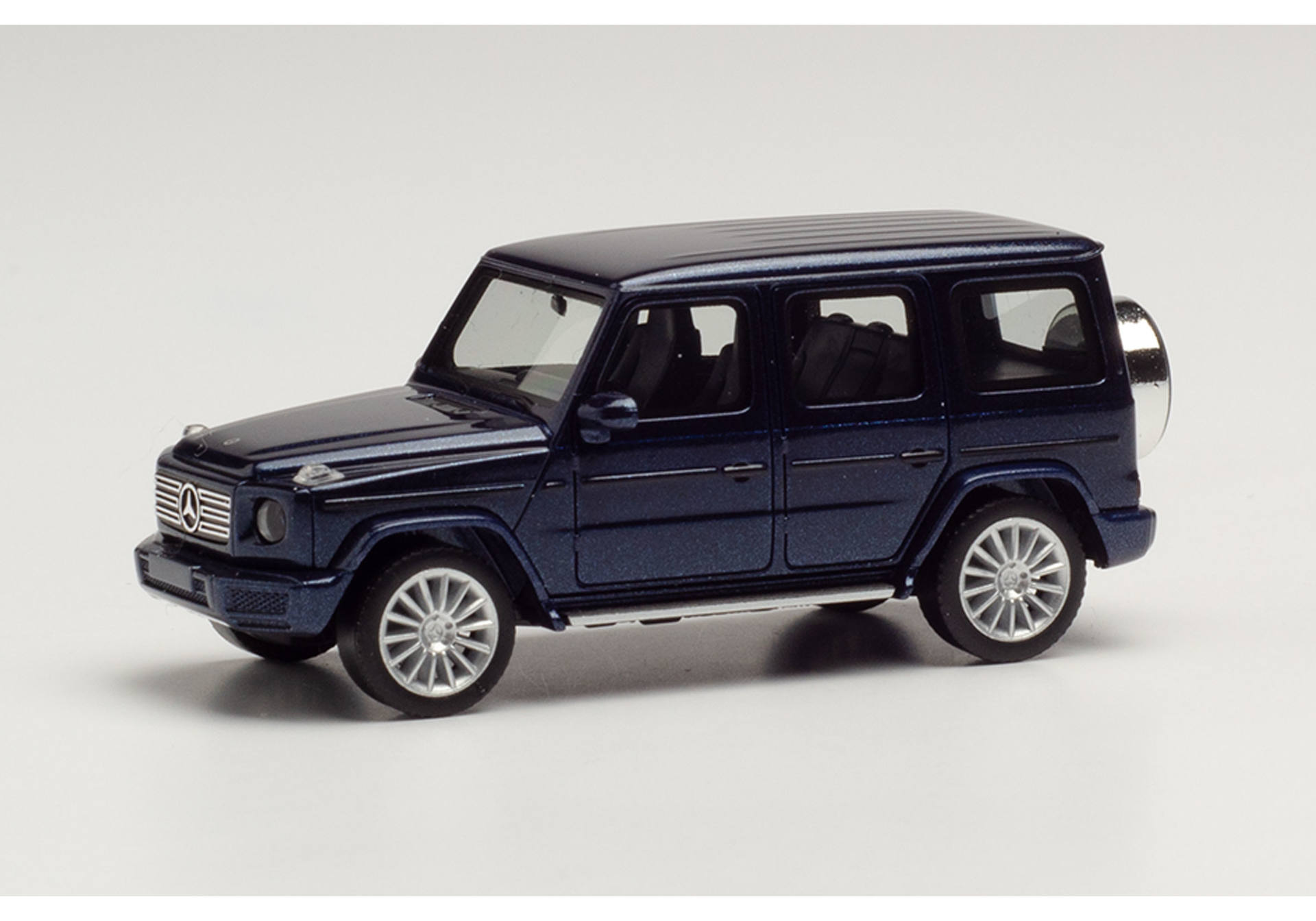 Mercedes-Benz G-Klasse mit AMG Felgen, cavansitblau metallic