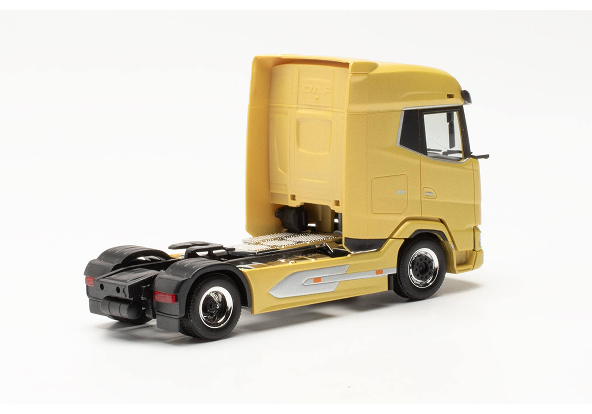 DAF XG rigid tractor, tyscan yellow metallic