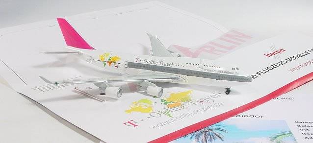 T-Online Travel Boeing 747-400