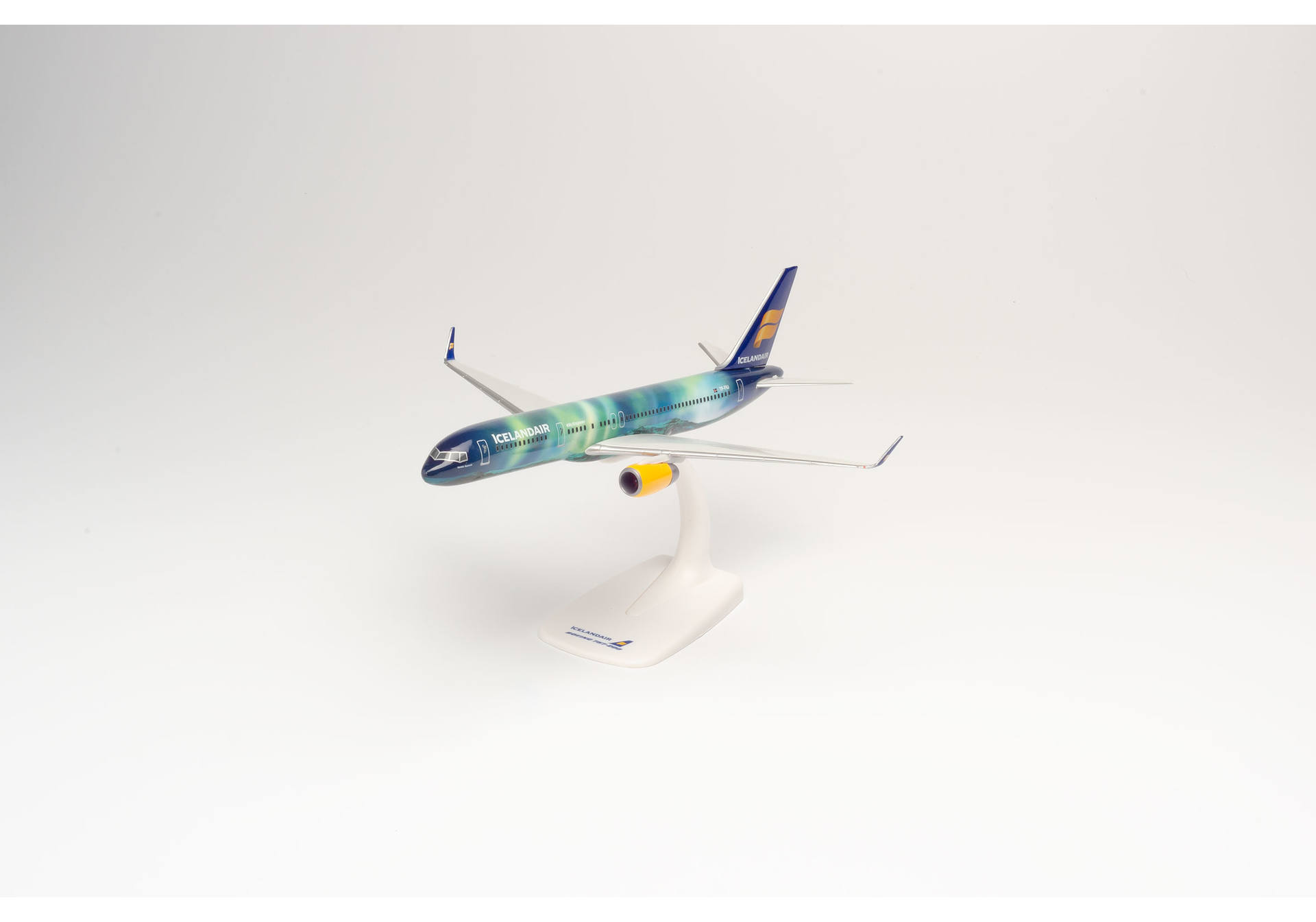 Icelandair Boeing 757-200 "Hekla Aurora"