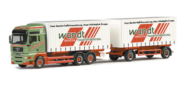 Man TGA XXL change curtains hanger train