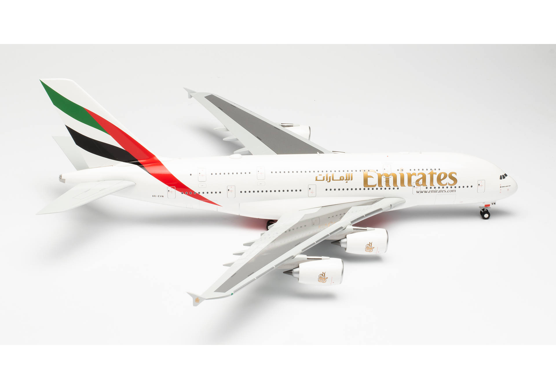 Emirates Airbus A380 – A6-EVN