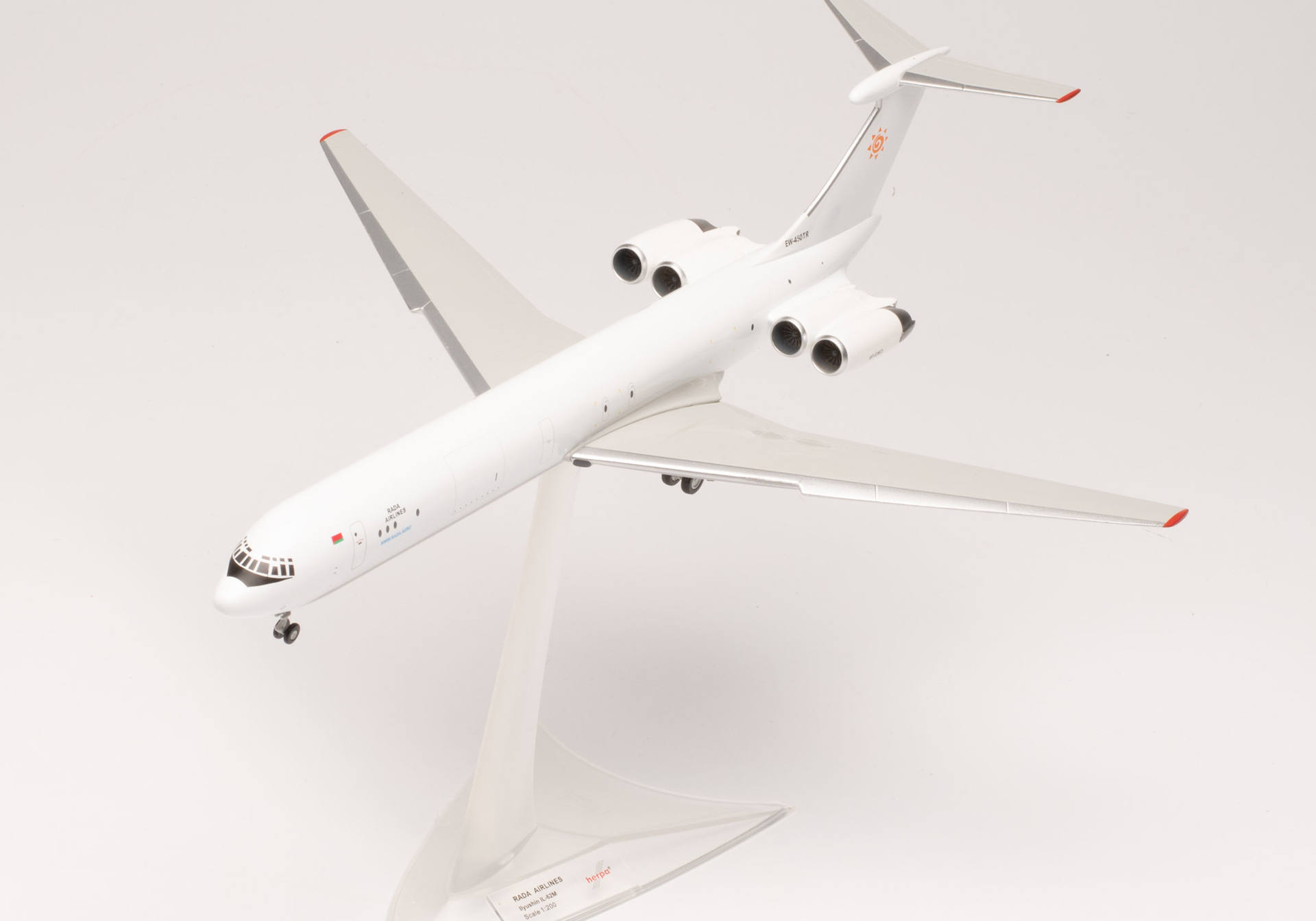 Rada Airlines Ilyushin IL-62MF – EW-450TR