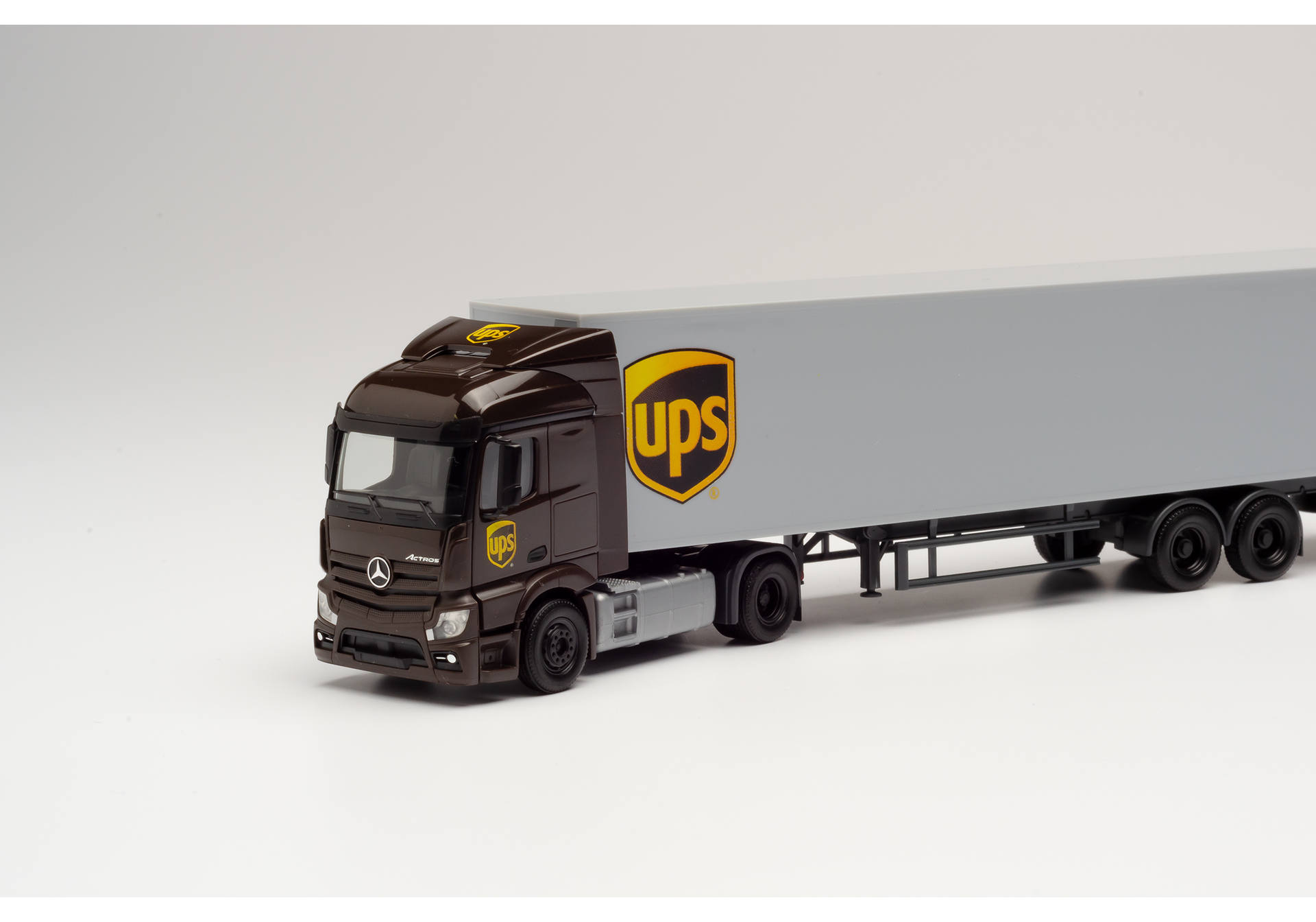 Herpa Mercedes Benz Actros Streamspace 2 3 Box Semitrailer Ups 311359