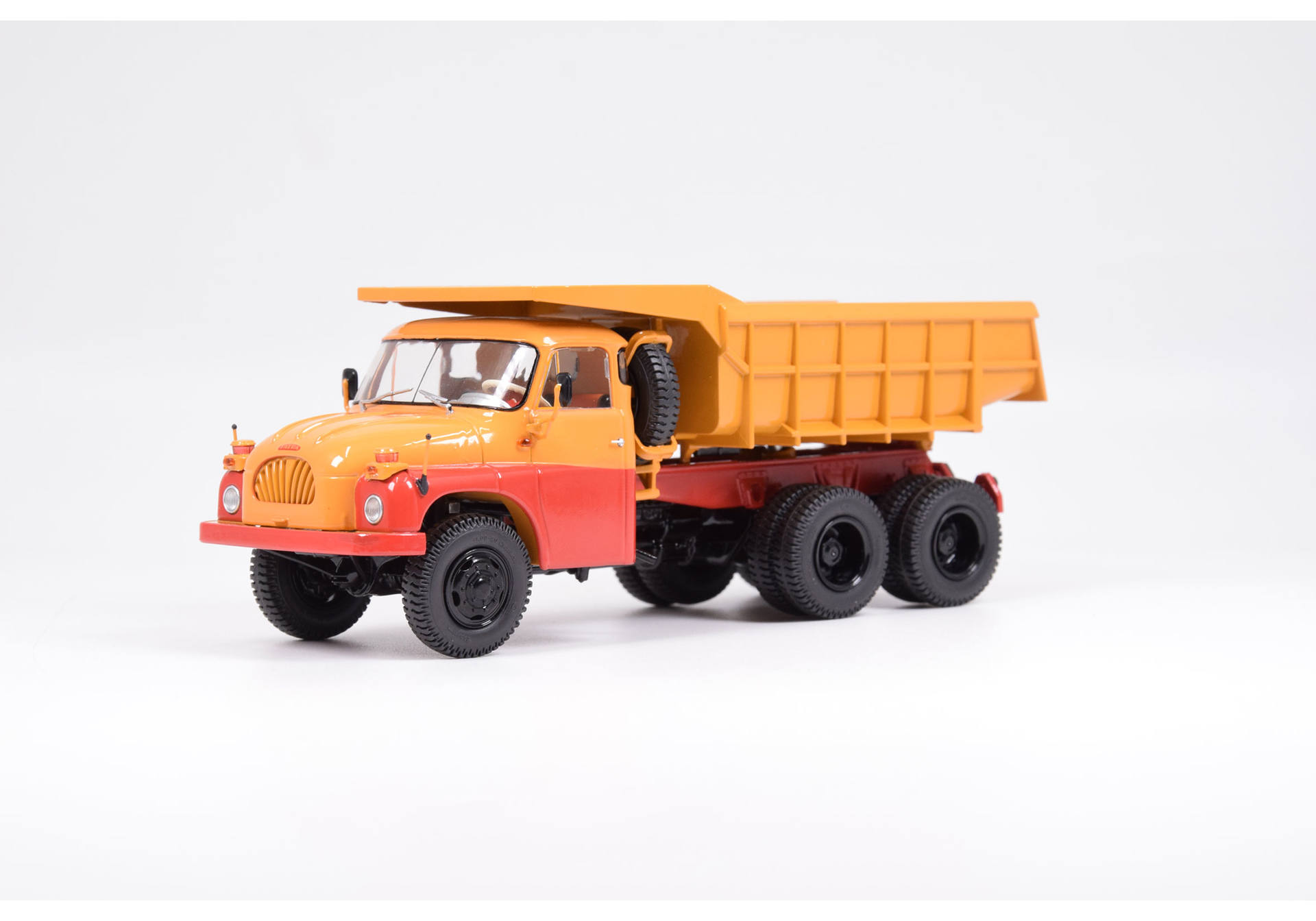 Tatra 138 S1 Muldenkipper, orange-rot