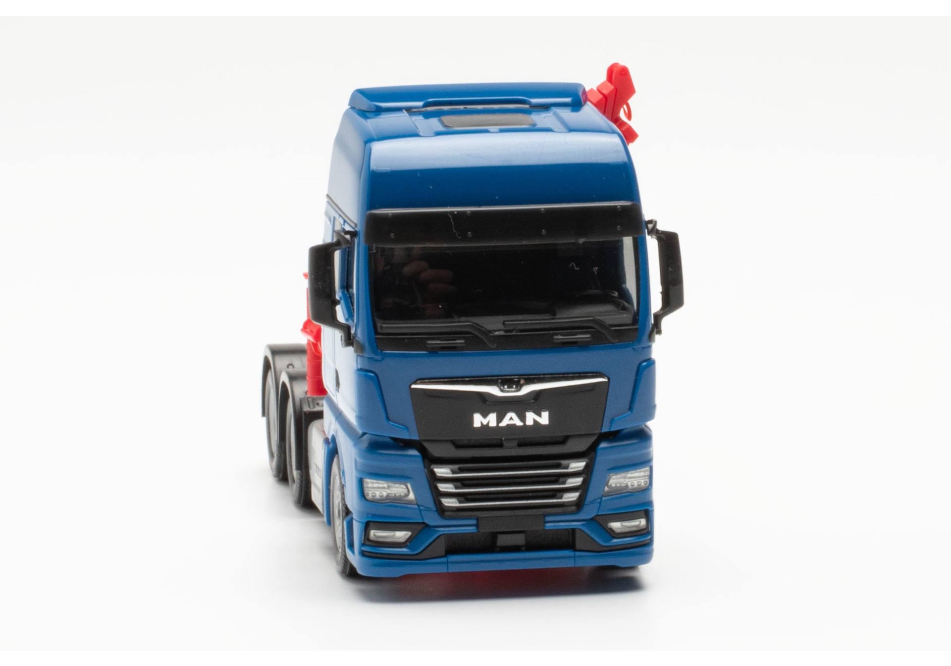 MAN TGX GX 6x4 Zugmaschine mit Ladekran, blau