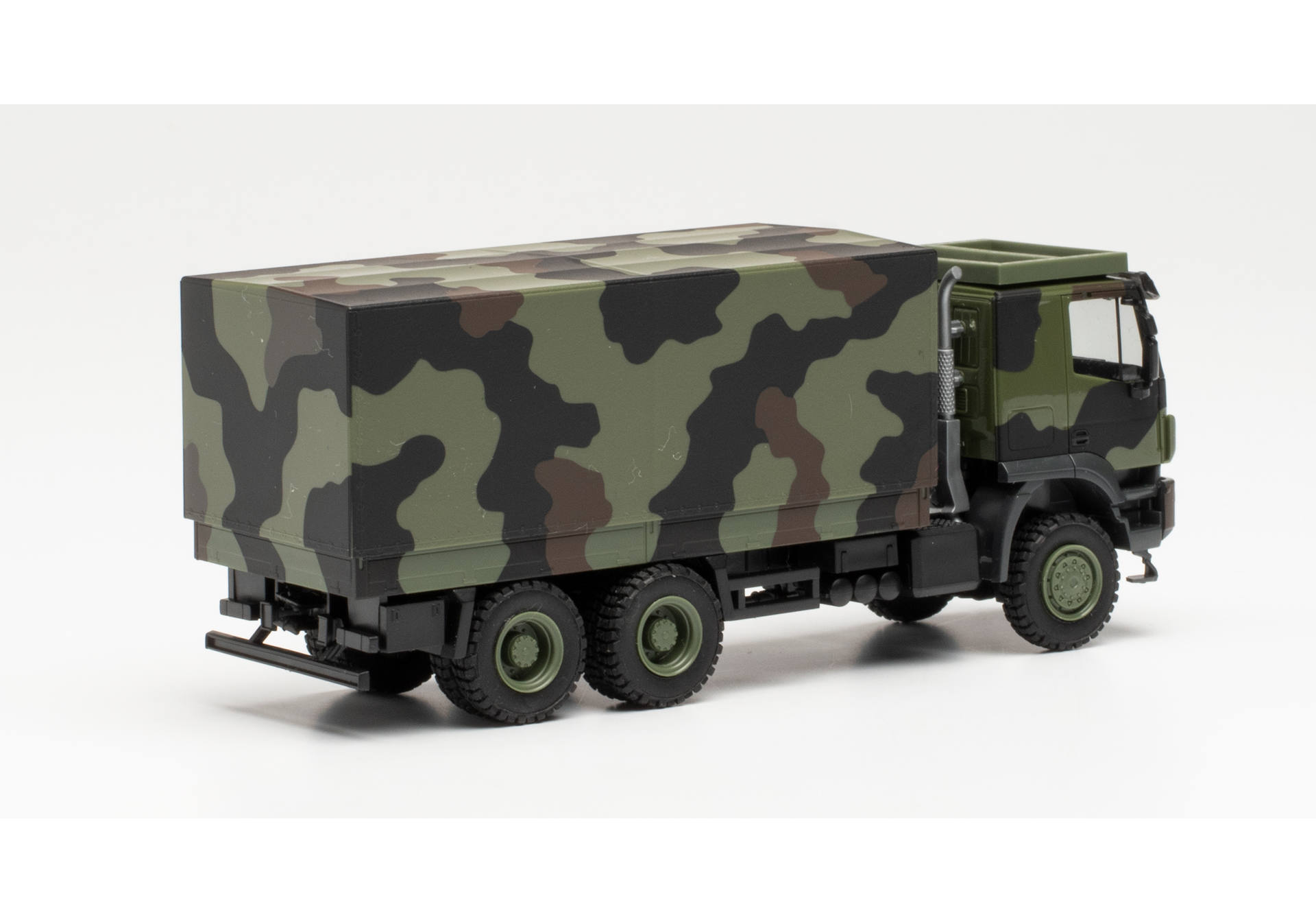 Iveco Trakker 6x6 Pritsche/Plane Flecktarndesign "Bundeswehr"