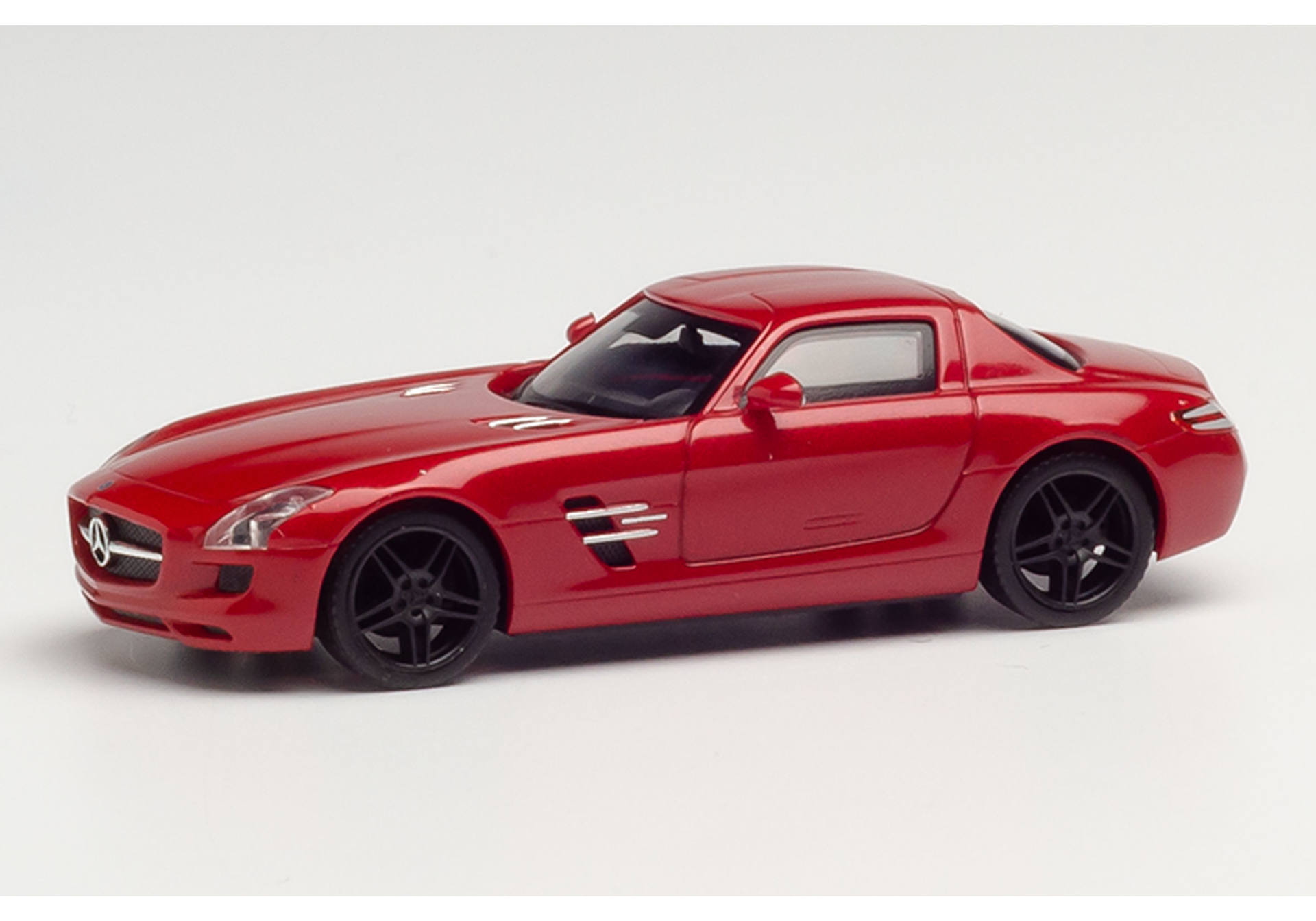 Mercedes-Benz SLS AMG,Le Mans rot metallic mit schwarzen Felgen