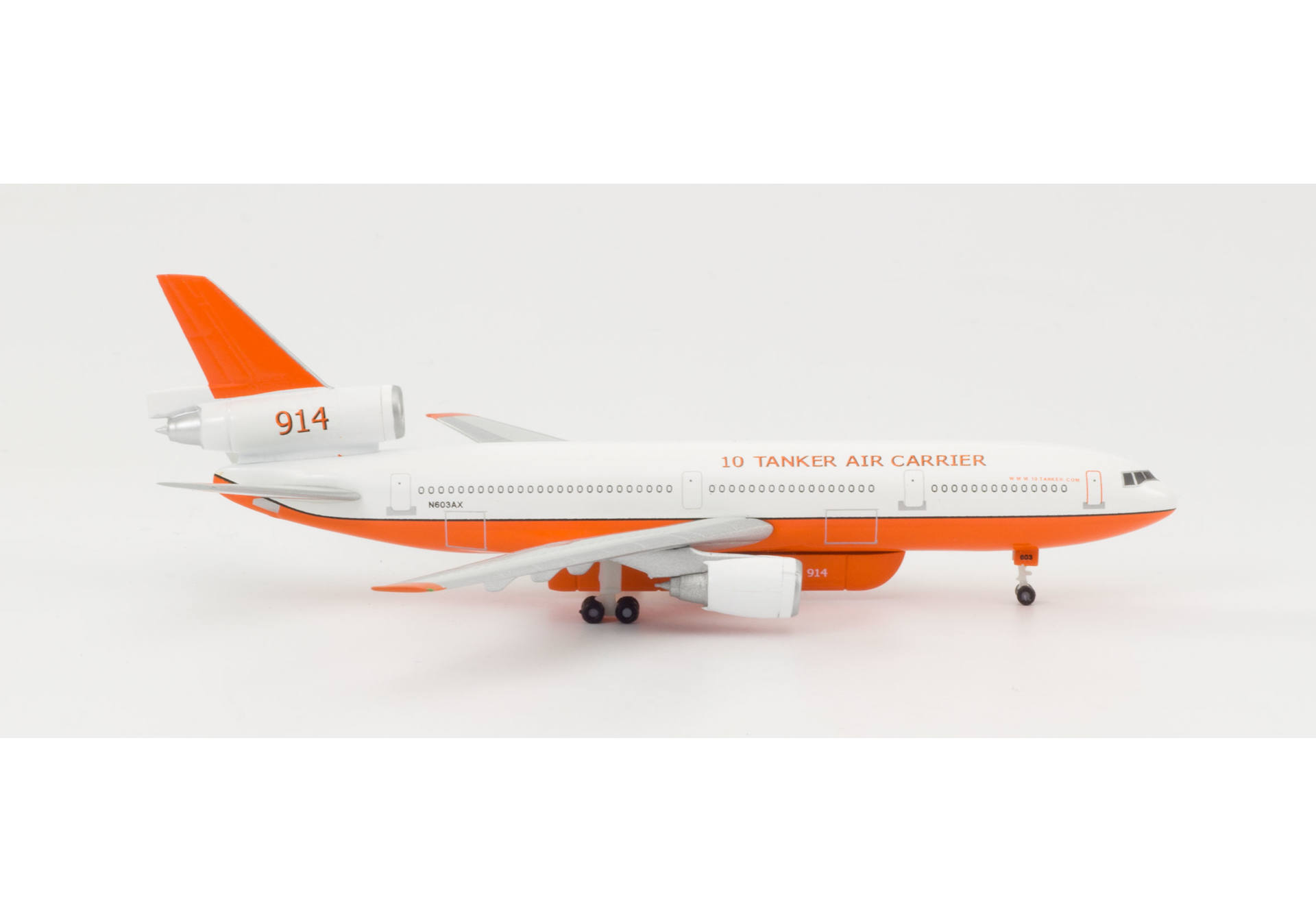 Tanker Air Carrier McDonnell Douglas DC-10-30
