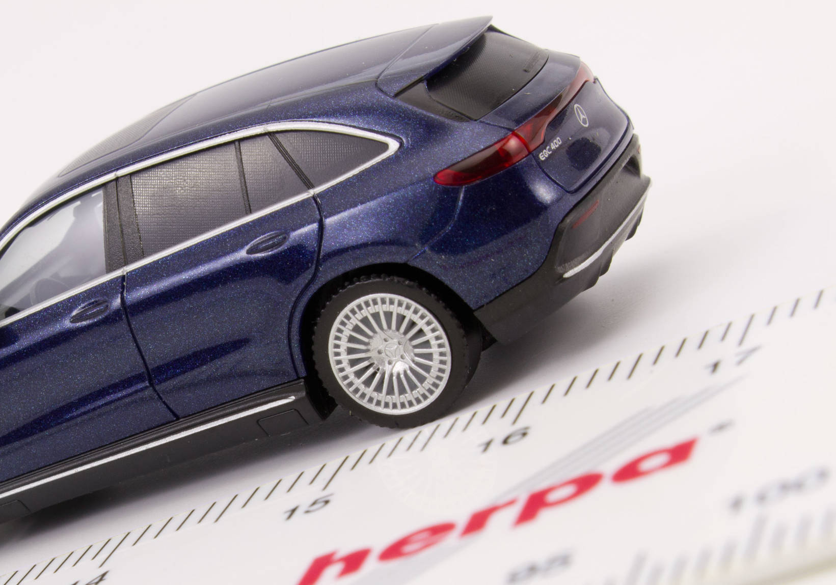 Mercedes-Benz EQC AMG, cavansitblau metallic erstes Elektro-SUV von Mercedes-Benz