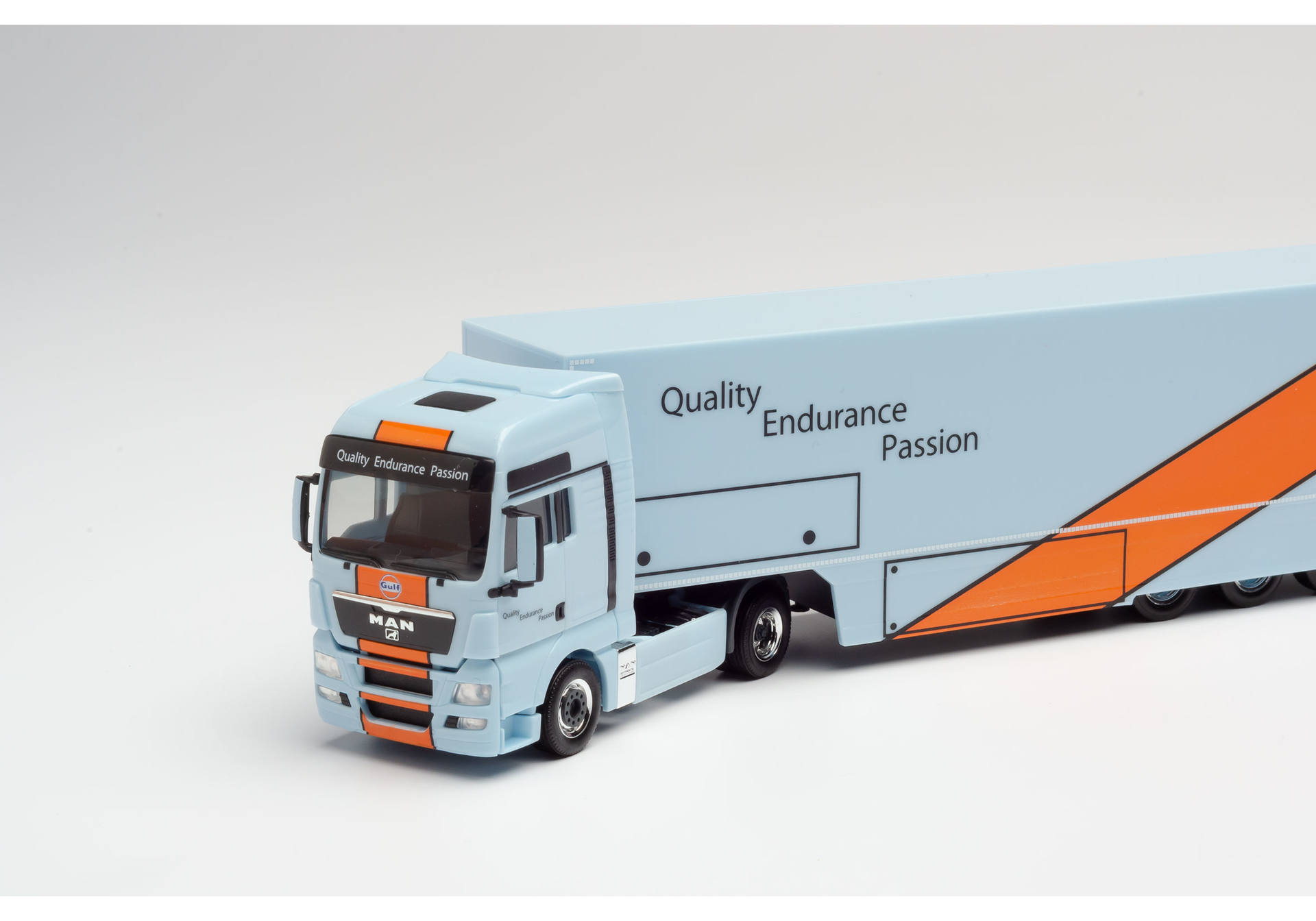 MAN TGX XXL racing transporter "Gulf Oil"
