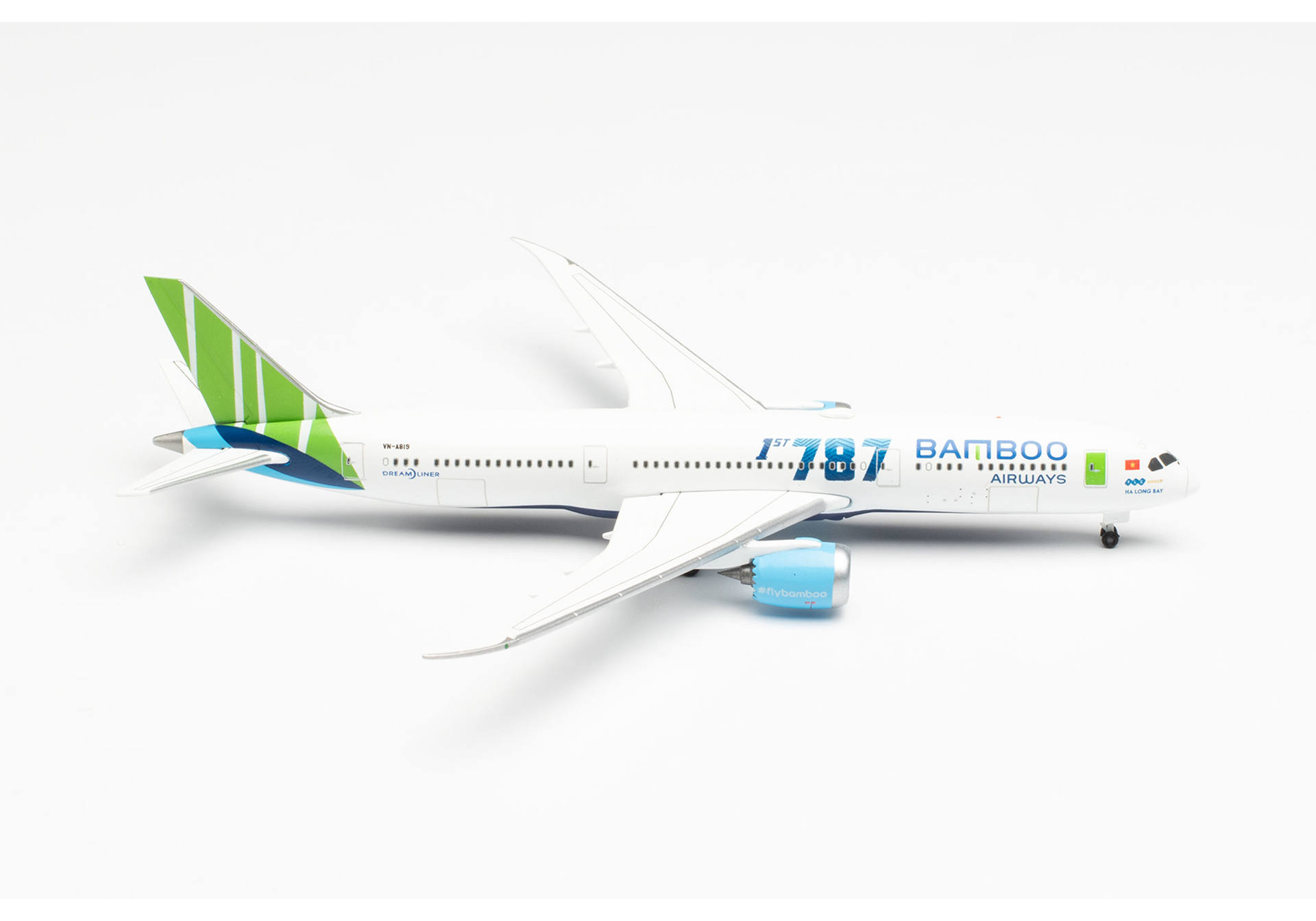 Bamboo Airways Boeing 787-9 Dreamliner VN-A819 „Ha Long Bay“
