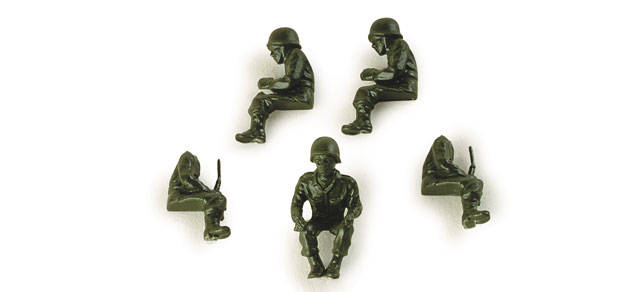 16 Soldaten sitzend (US/BW)