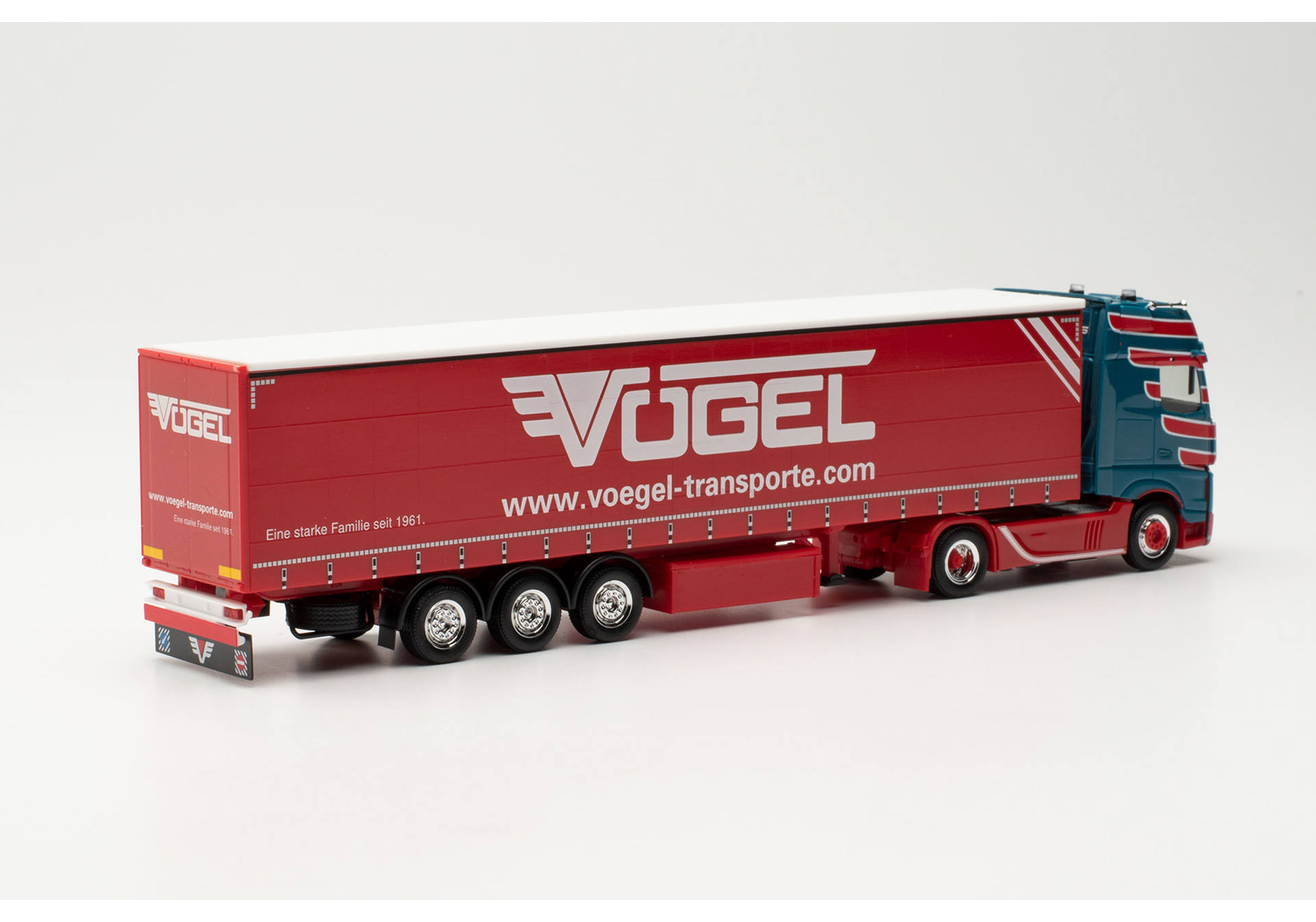 Mercedes-Benz Actros Gigaspace `18 Gardinenplanen-Sattelzug "Vögel" (Österreich/Bludesch)