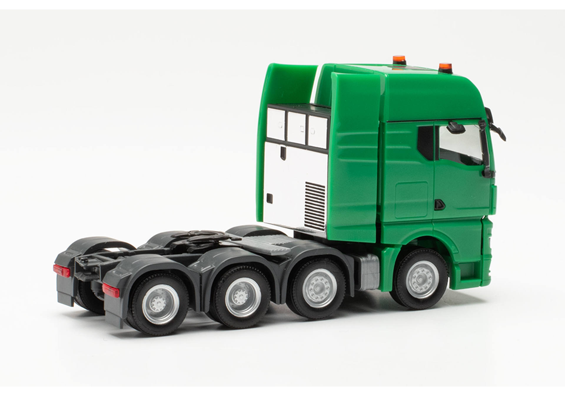 MAN TGX GX heavy duty tractor, traffic green