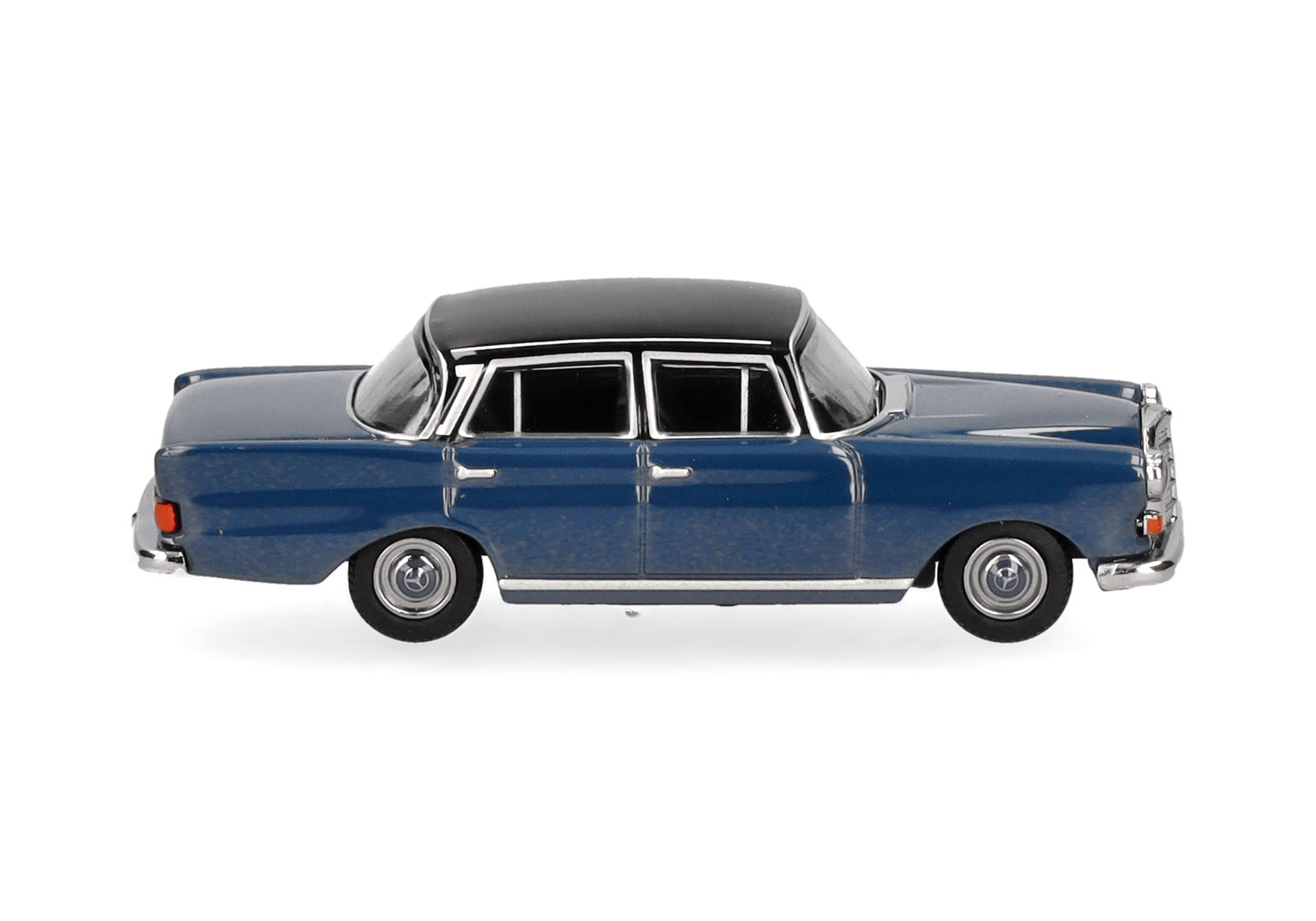 Mercedes-Benz 200 tail fin, blue/black
