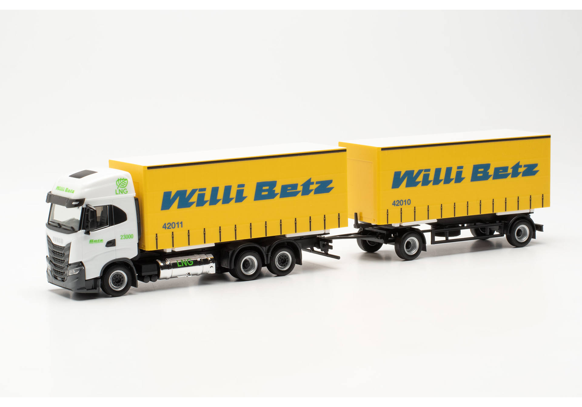 Iveco S-Way LNG Wechselgardinenplanen-Hängerzug „Willi Betz“ (Baden-Württemberg/Reutlingen)