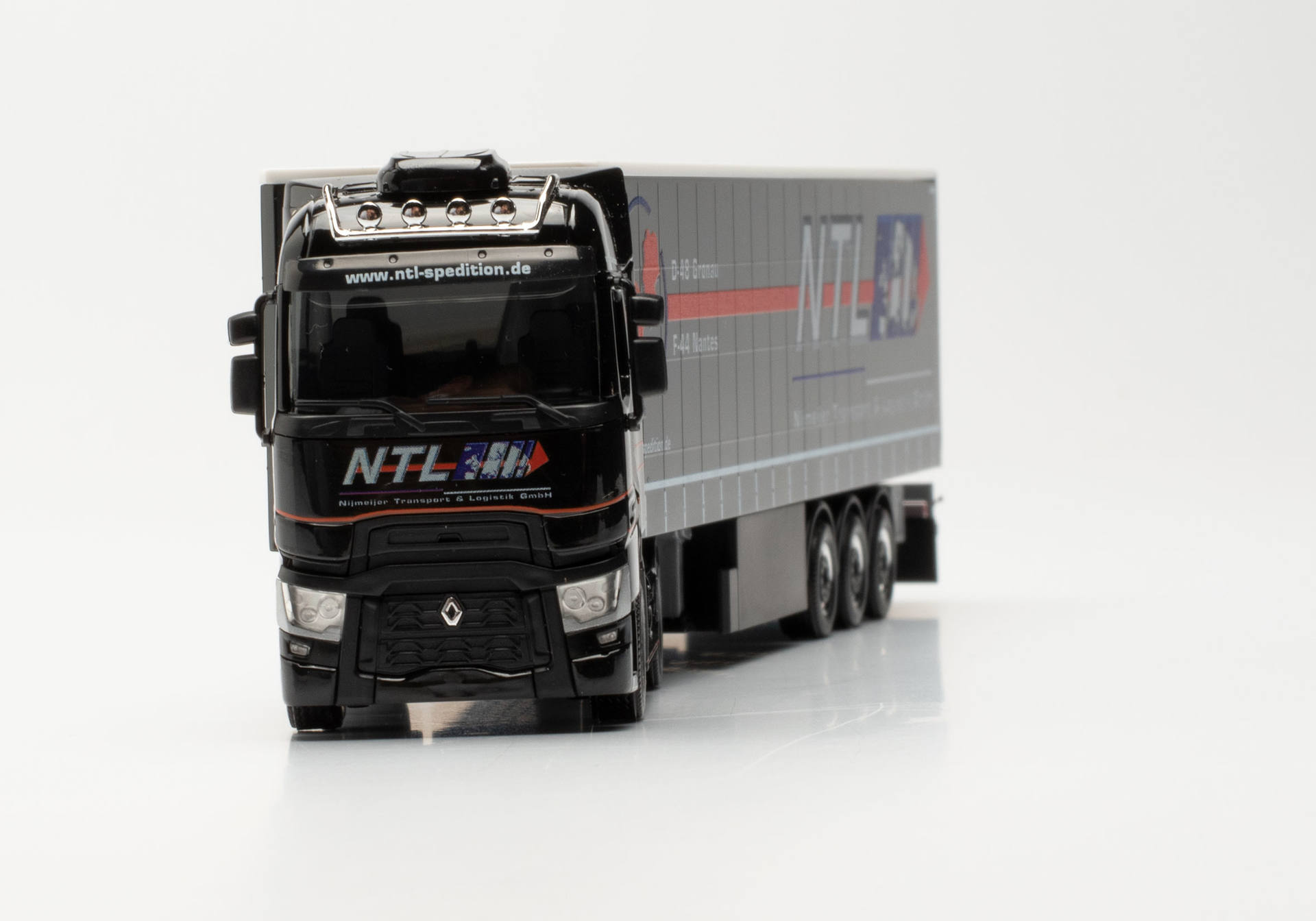 Renault T curtain canvas semitrailer "Nijmeijer NTL GmbH"