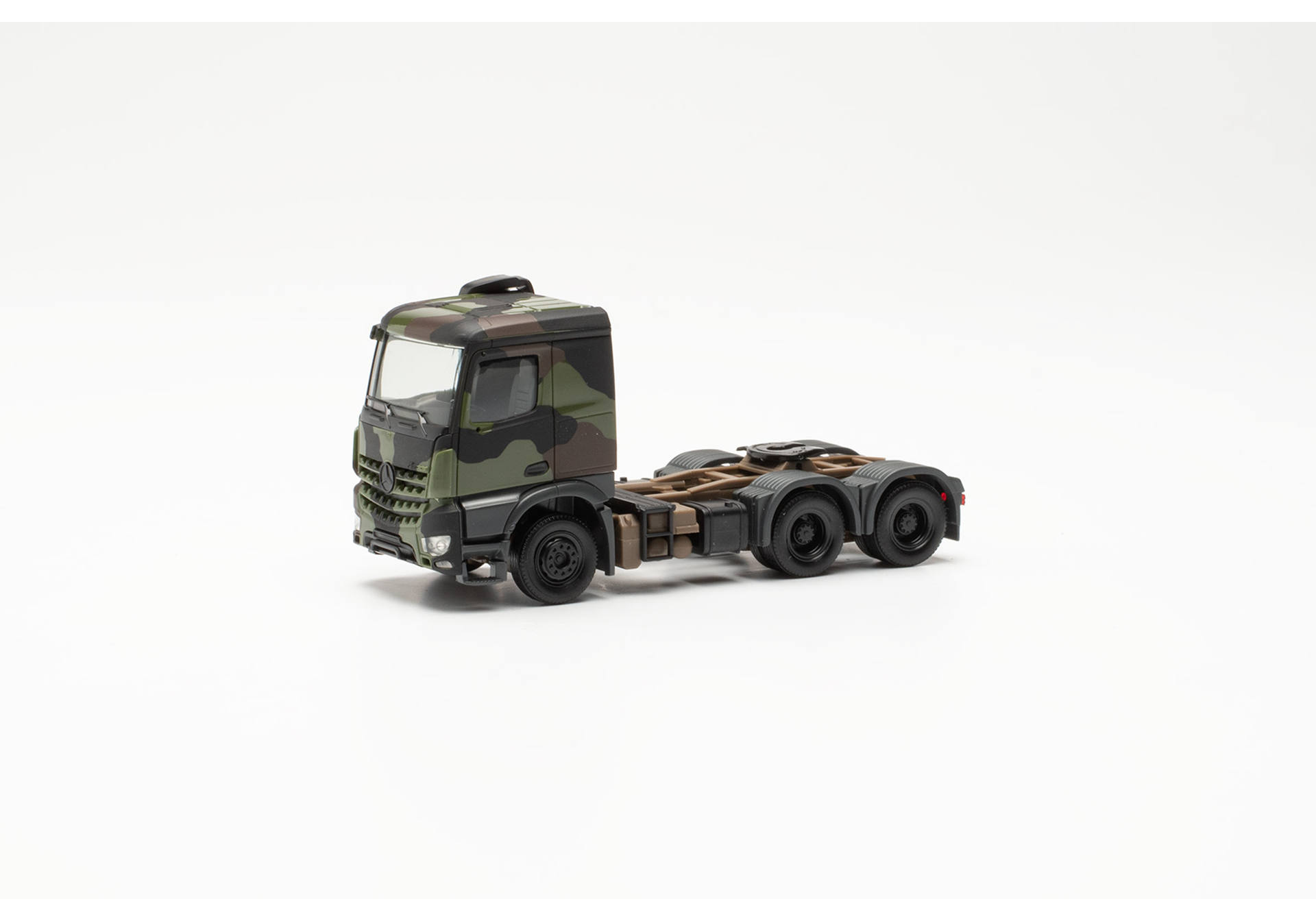 Mercedes-Benz Arocs 6x4 Zugmaschine "Bundeswehr", flecktarn