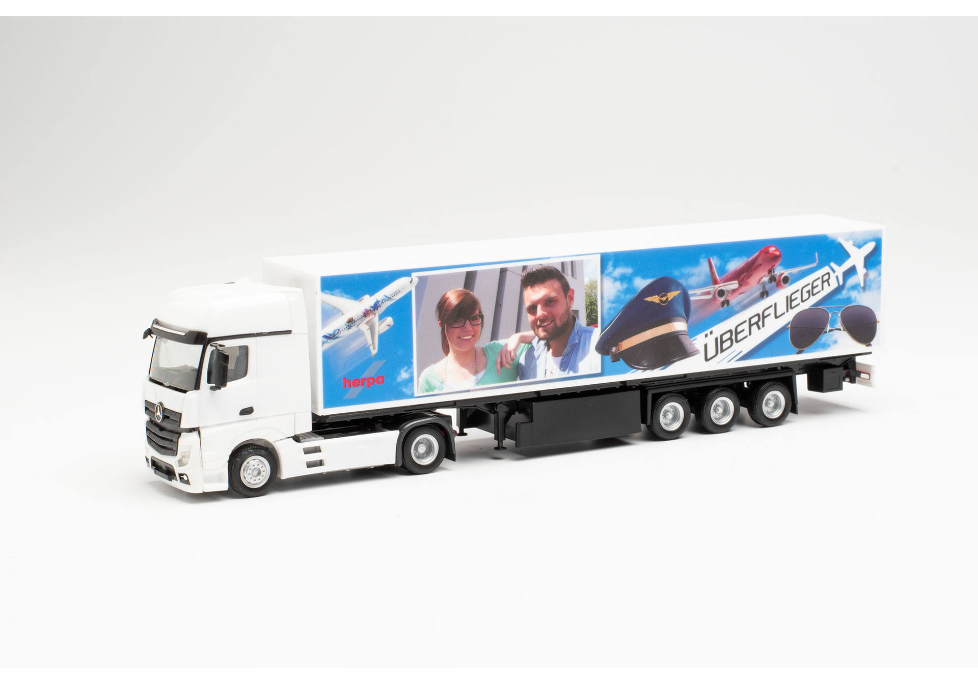 Mercedes-Benz Actros "Individual“ with own photo