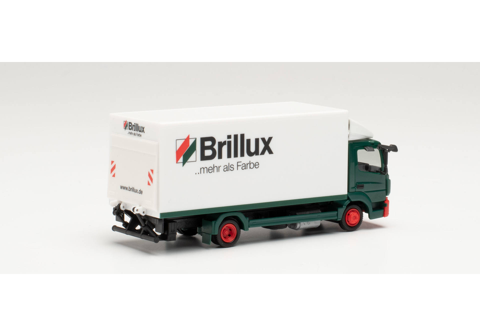 Mercedes-Benz Atego ‘13 box truck with tail lift “Brillux”