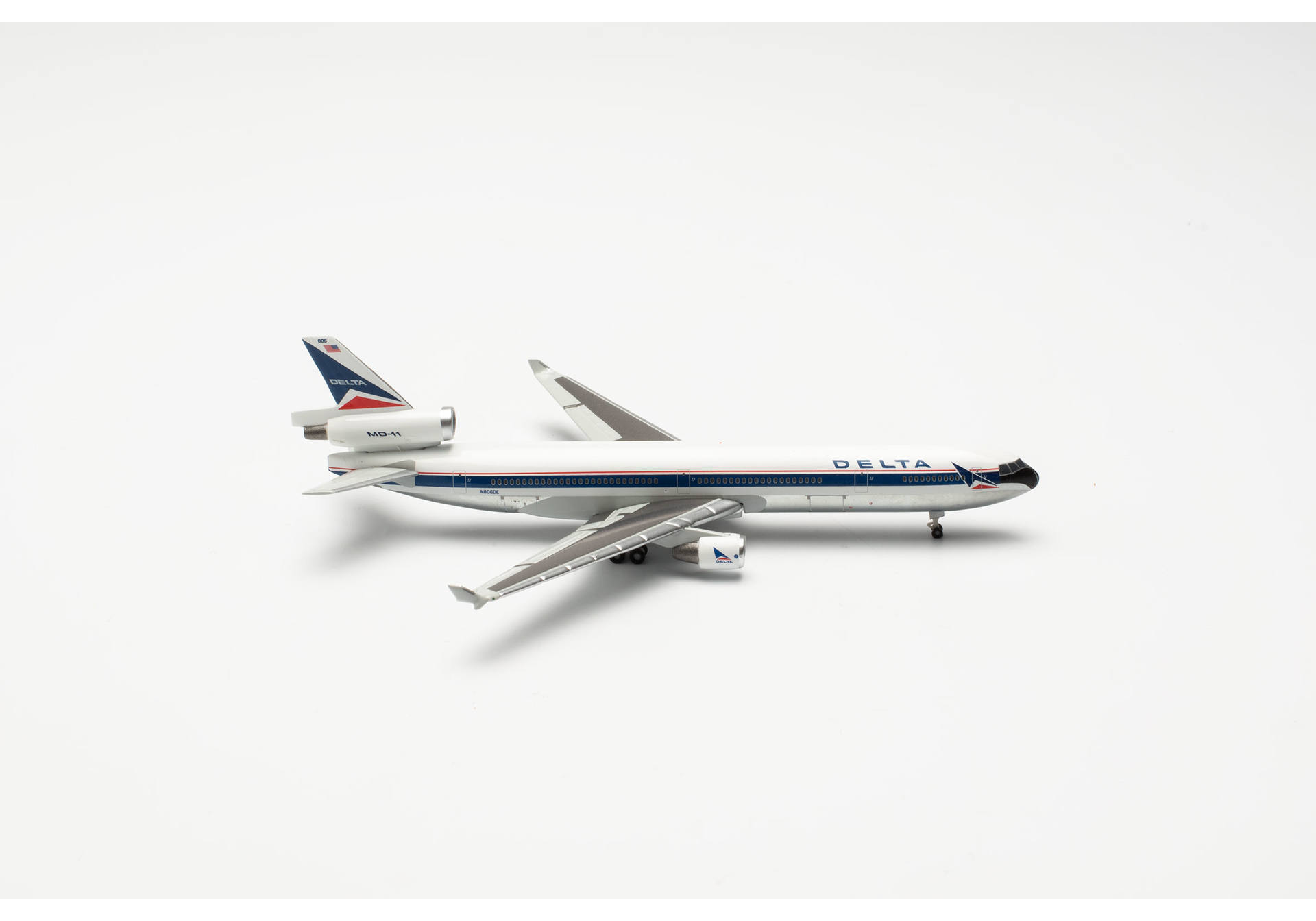 Delta Air Lines McDonnell Douglas MD-11 – N806DE