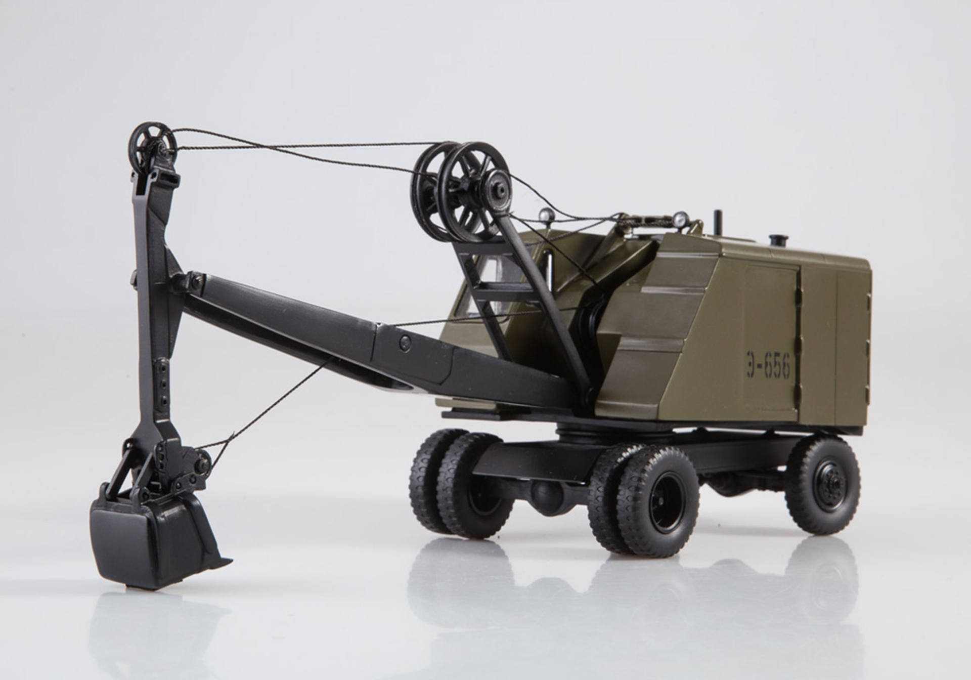 Excavator E-656