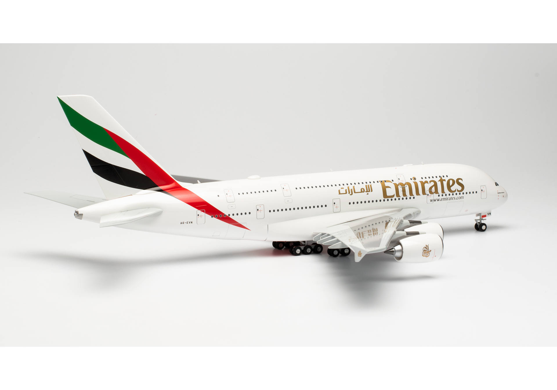 Emirates Airbus A380 – A6-EVN