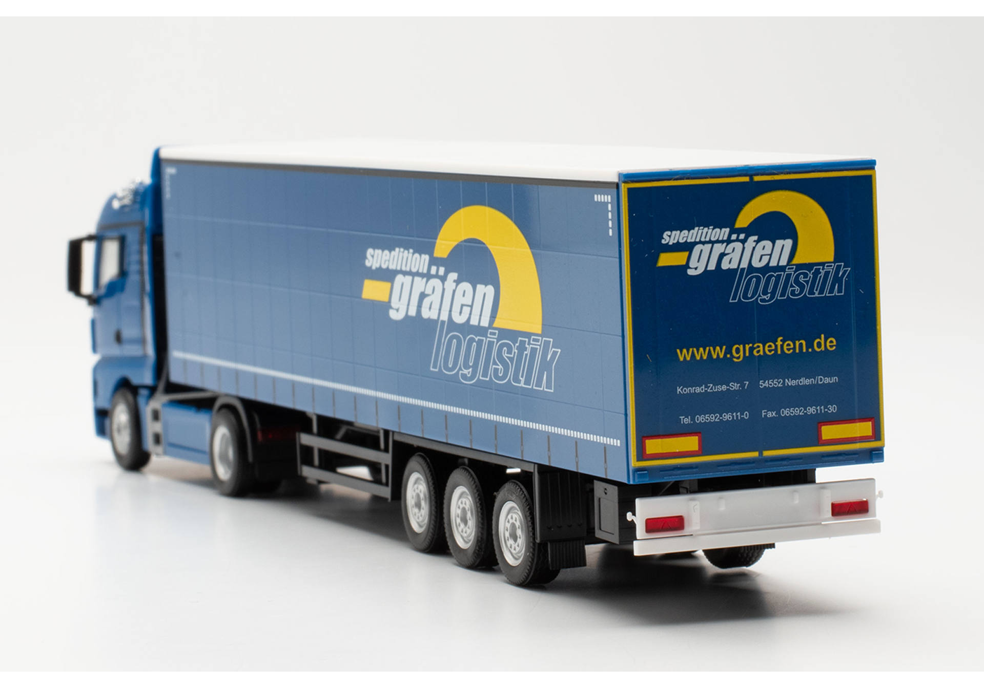 MAN TGX XLX curtain canvas semitrailer truck Gräfen