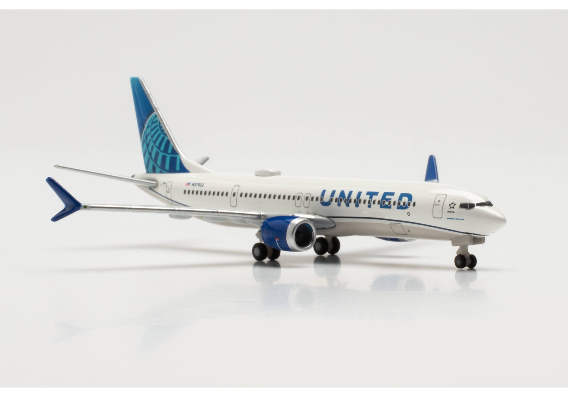 United Airlines Boeing 737 Max 9 – N37522