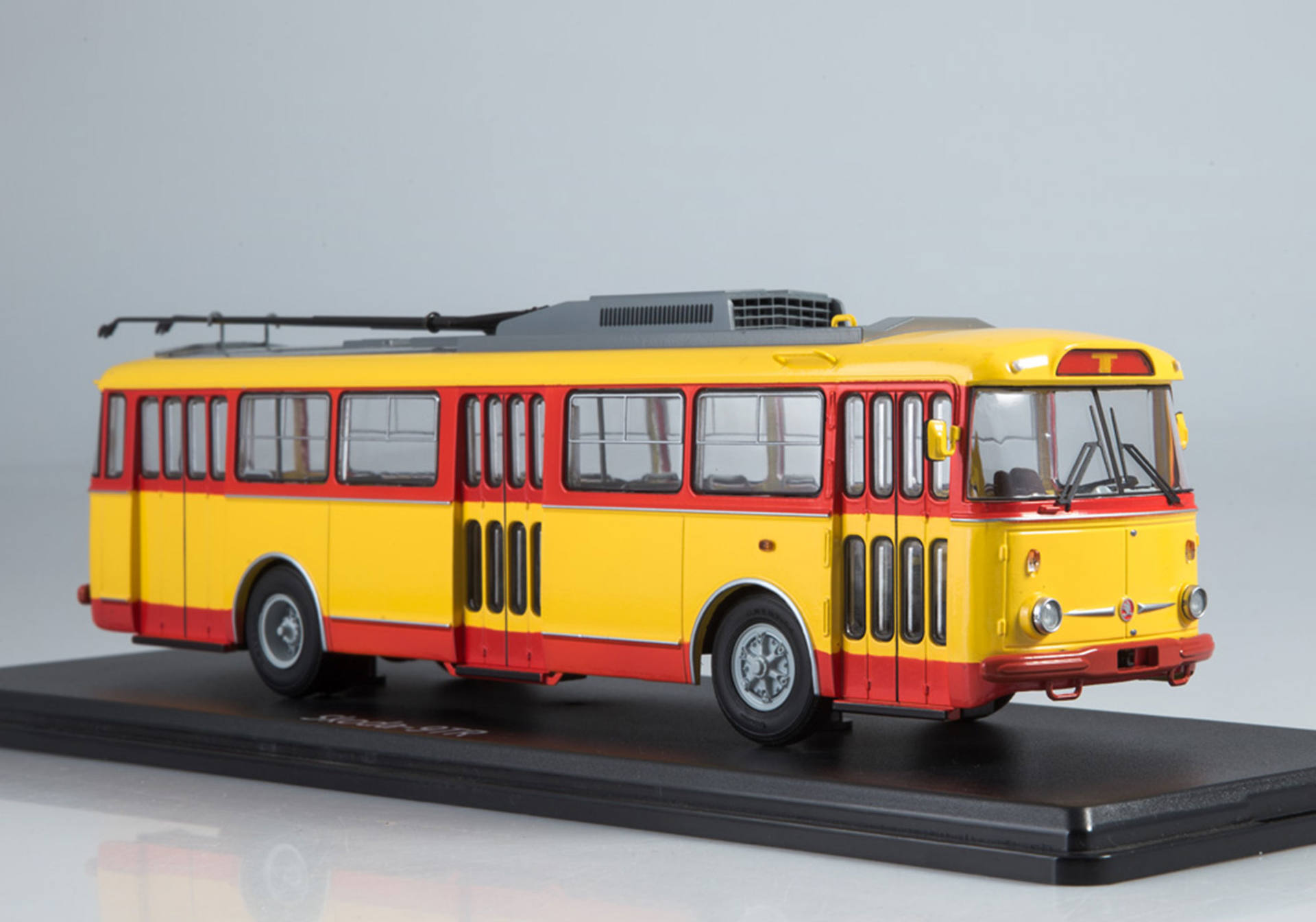 Skoda 9tr Bus, yellow/red