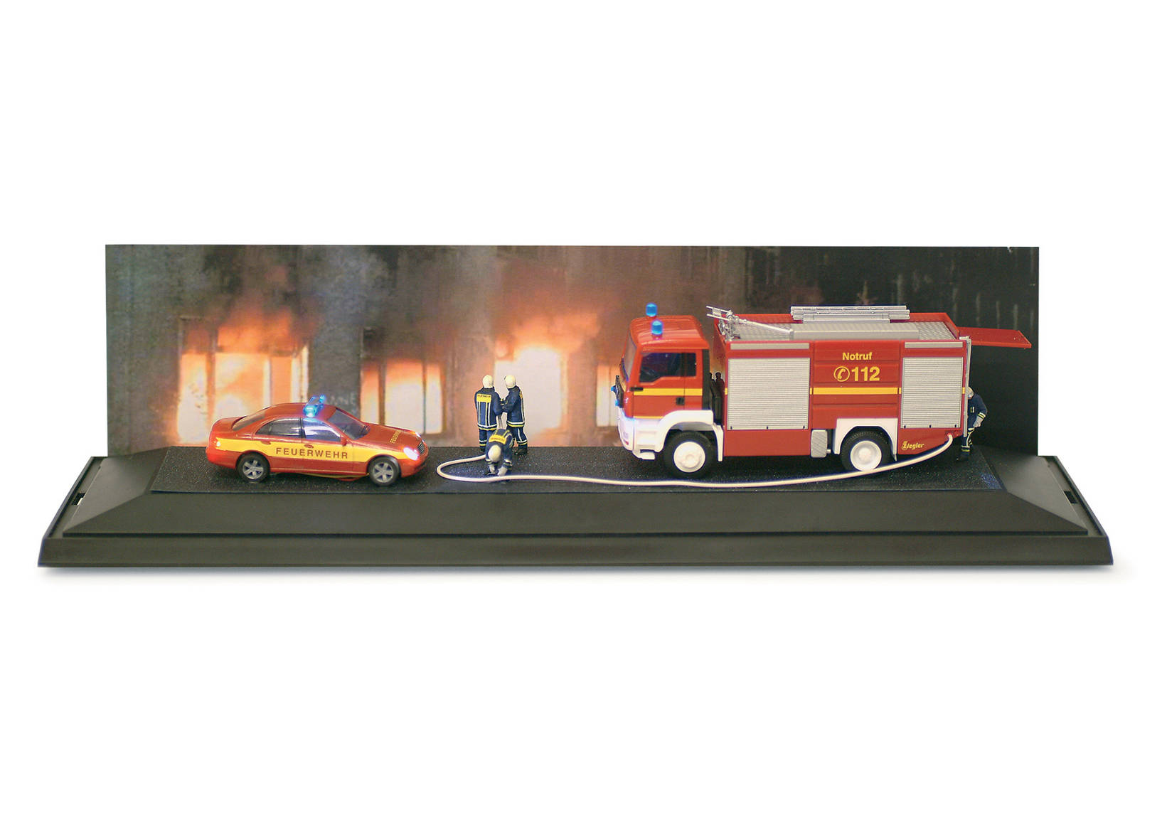 MAN TGA M TLF 24/60 mit Mercedes-Benz E-Klasse Einsatzwagen "Feuerwehr bekämpft Gebäudebrand" SCENIX EDITION mit Licht und Sound in 1/87 (HO)