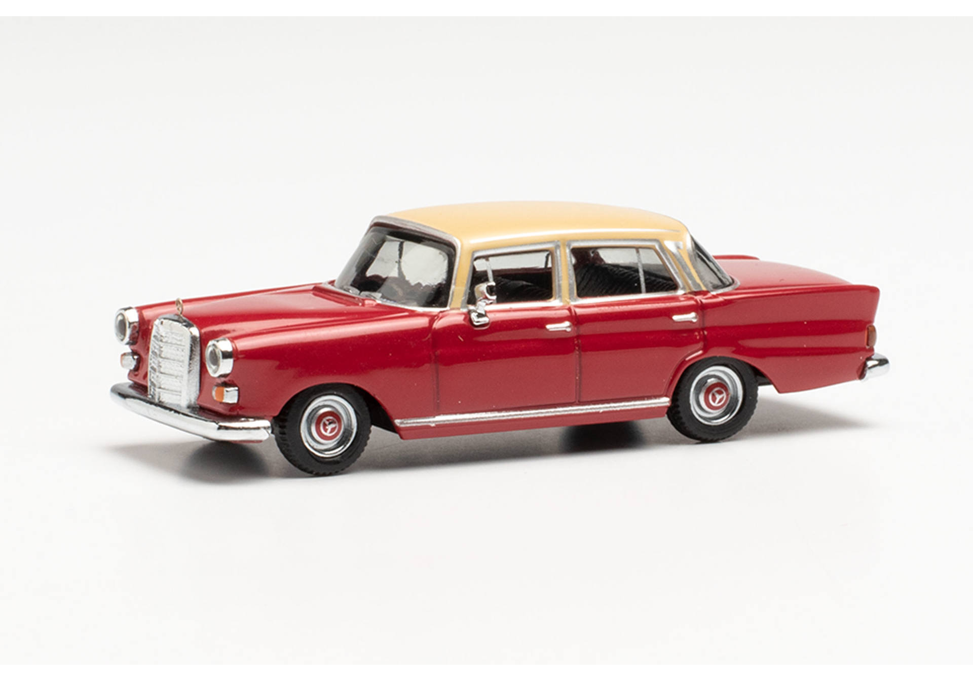 Mercedes-Benz 200 Heckflosse, rot/creme