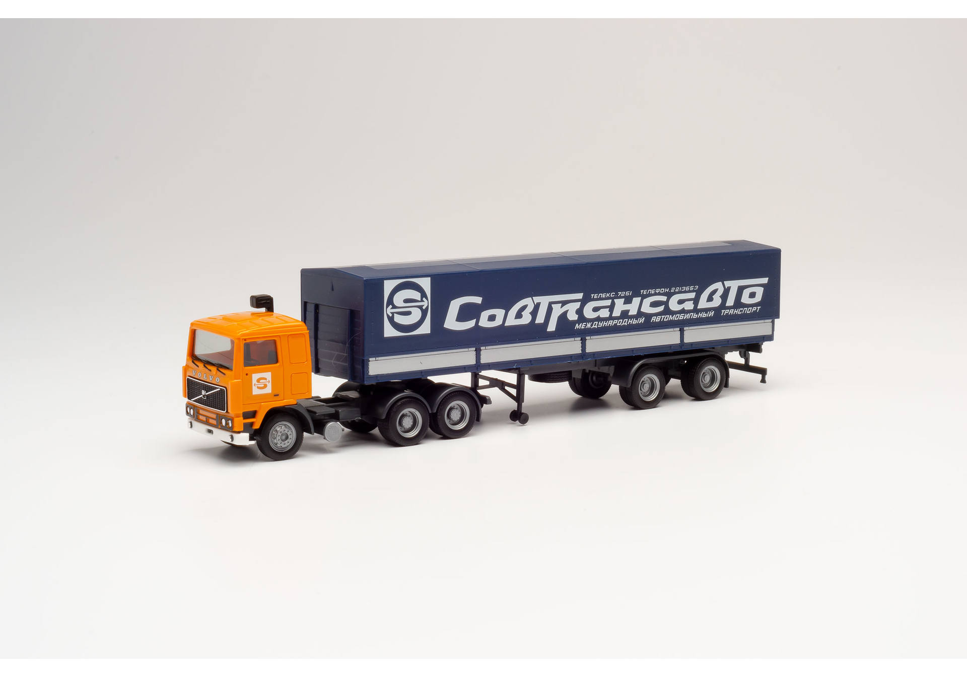 Volvo F12 6x4 canvas semitrailer "Sovtransavto"