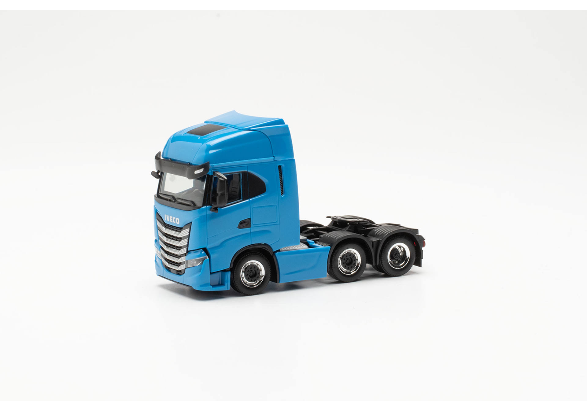 Iveco S-Way rigid tractor 3axles, skyblue