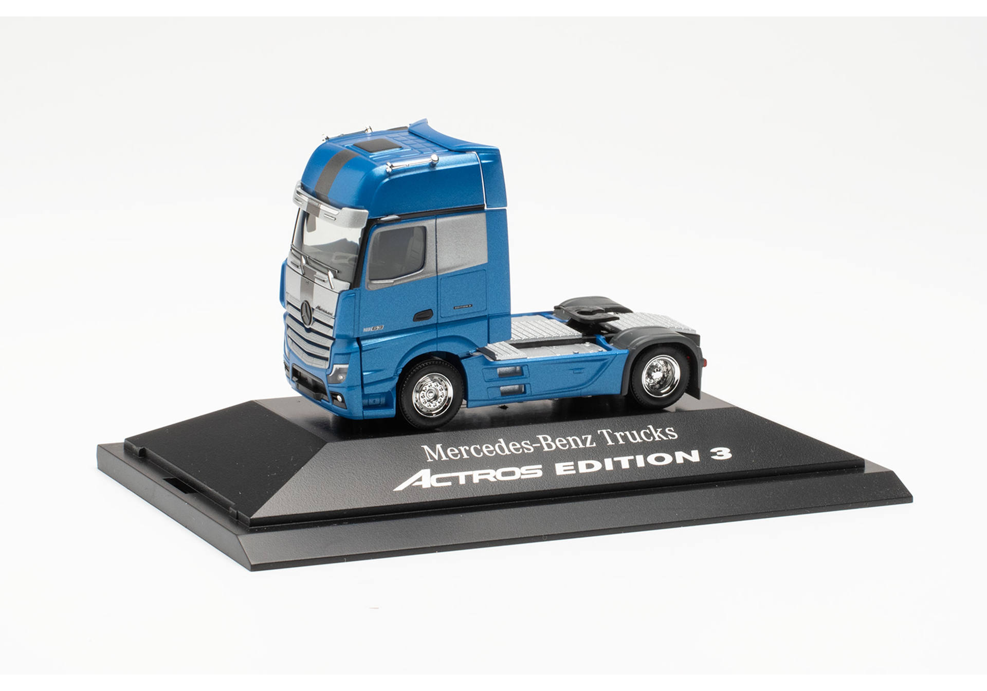 Mercedes-Benz Actros L 18 Gigaspace rigid tractor, blue "Mercedes-Benz Trucks/Edition 3"