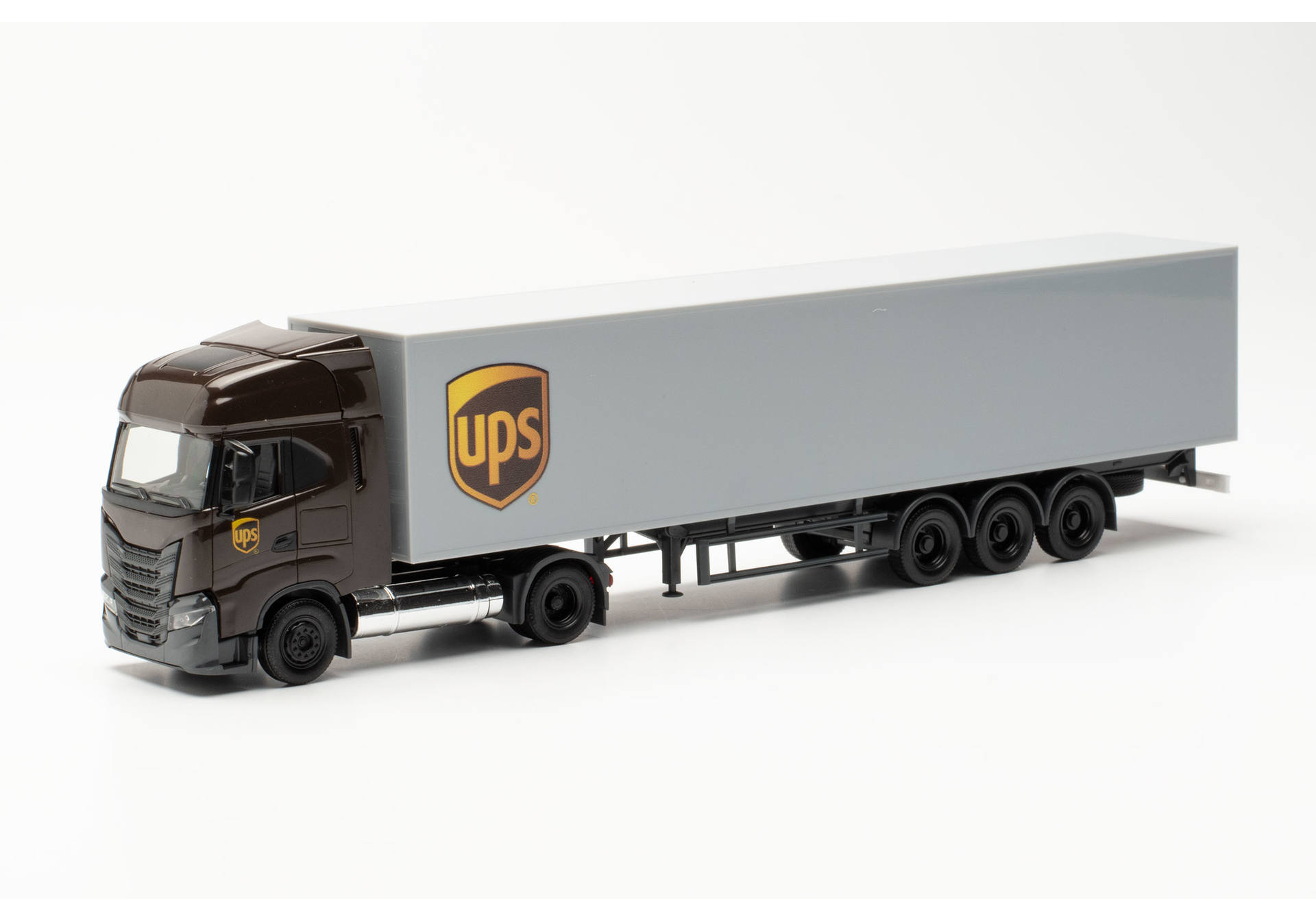 Iveco S-Way LNG box semitrailer „UPS"