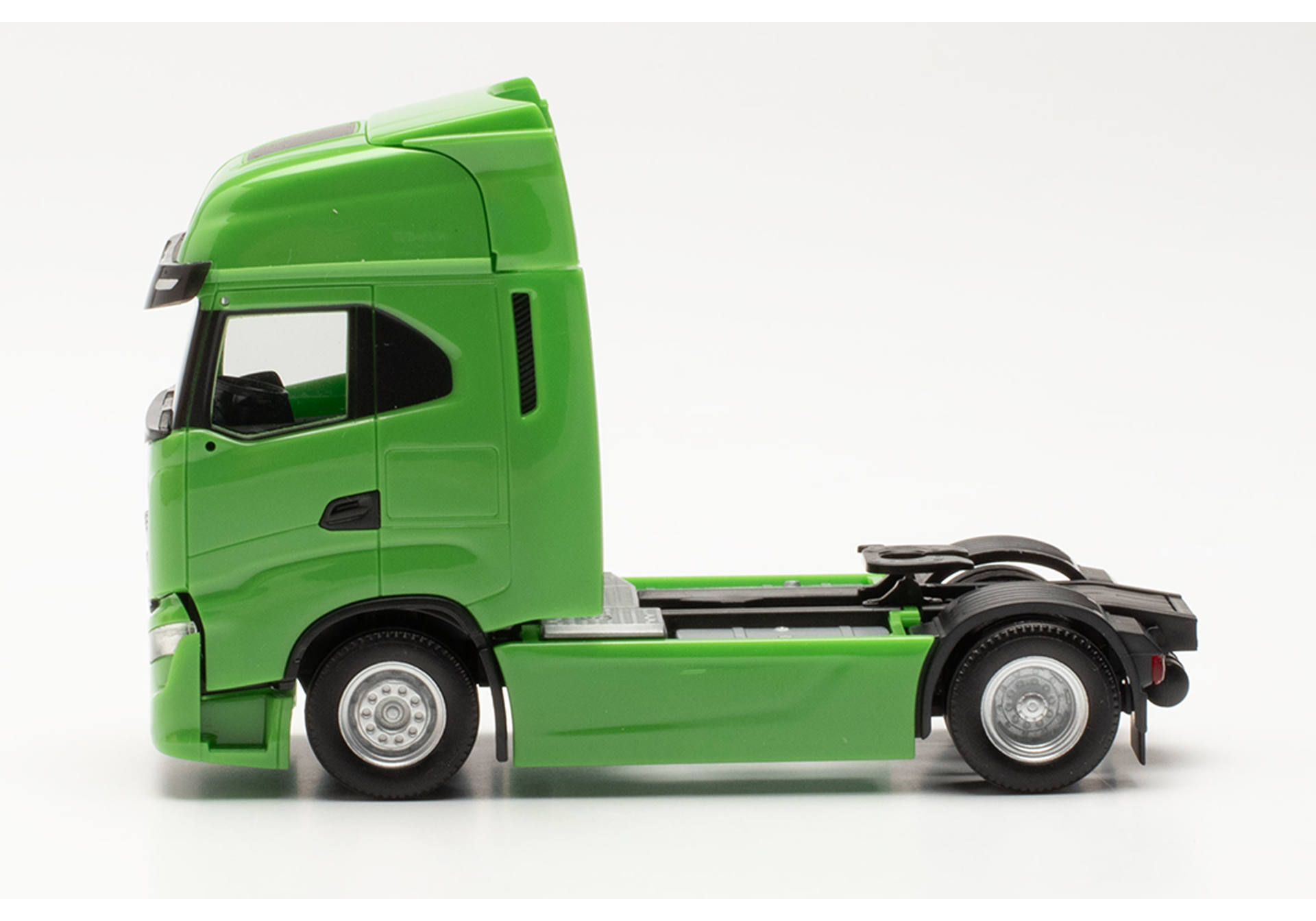 Iveco S-Way rigid tractor, yellowgreen