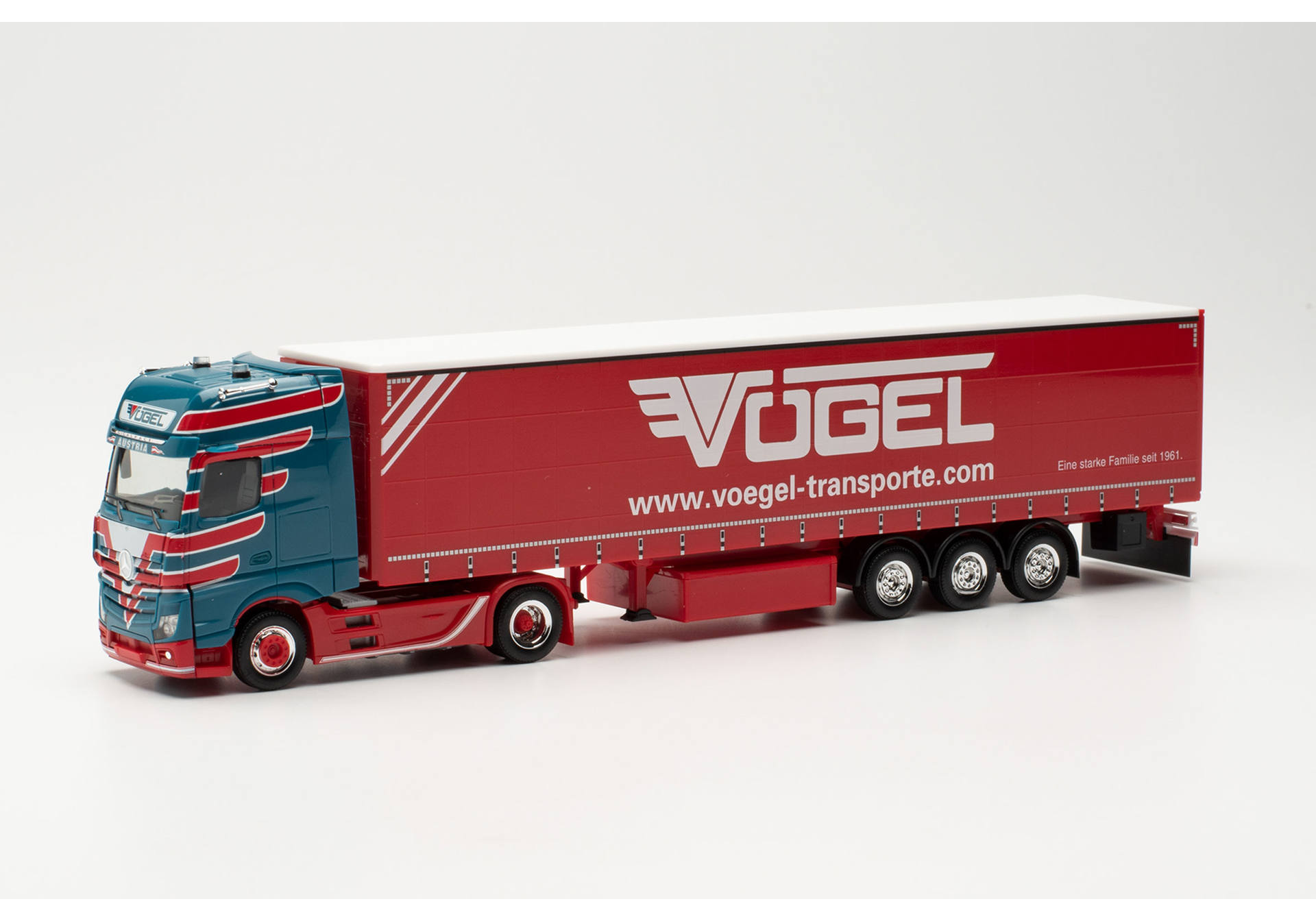 Mercedes-Benz Actros Gigaspace `18 Gardinenplanen-Sattelzug "Vögel" (Österreich/Bludesch)