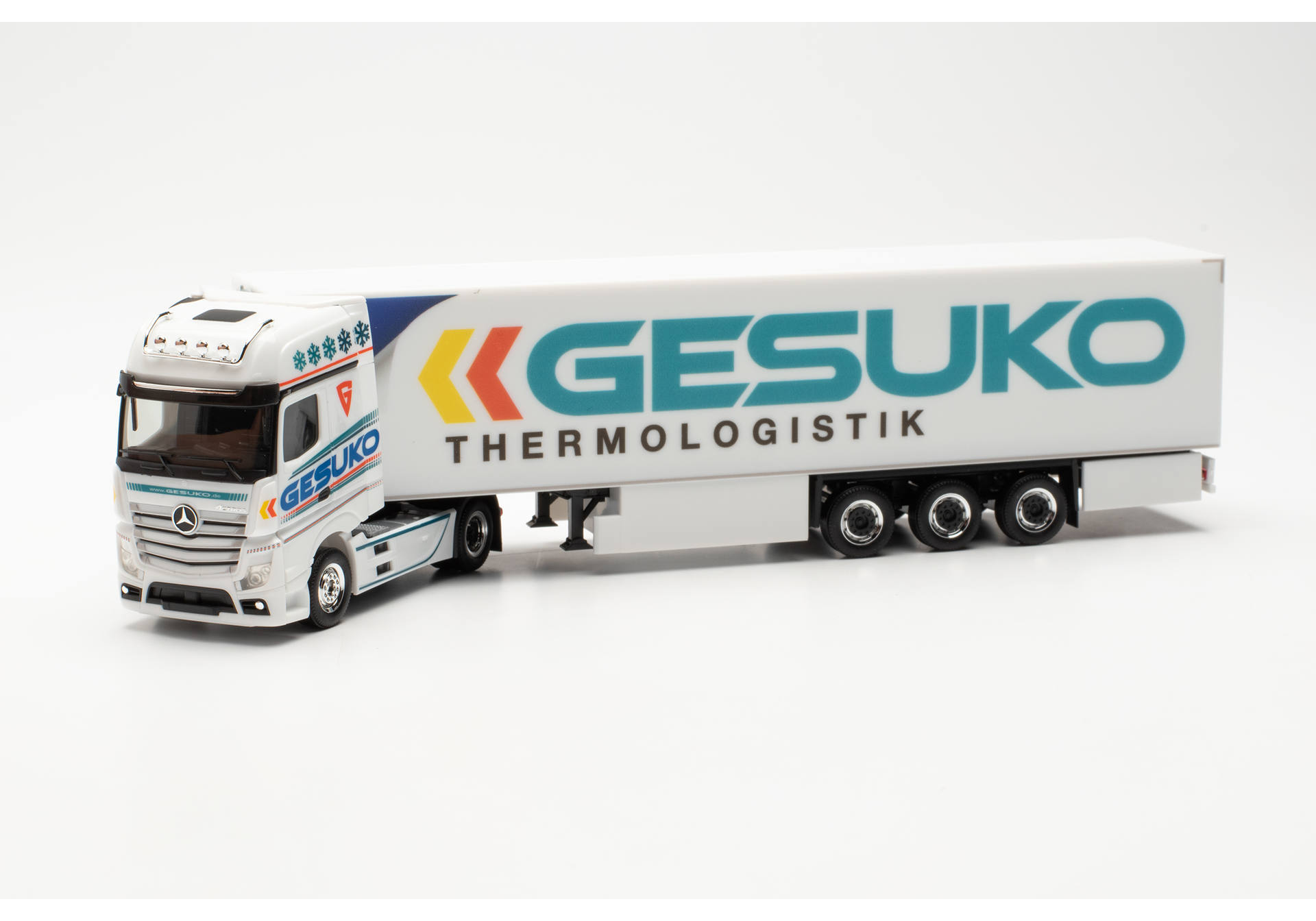 Mercedes-Benz Actros Gigaspace '18 refrigerated box semitrailer "GESUKO" (Hessen/Hauneck)