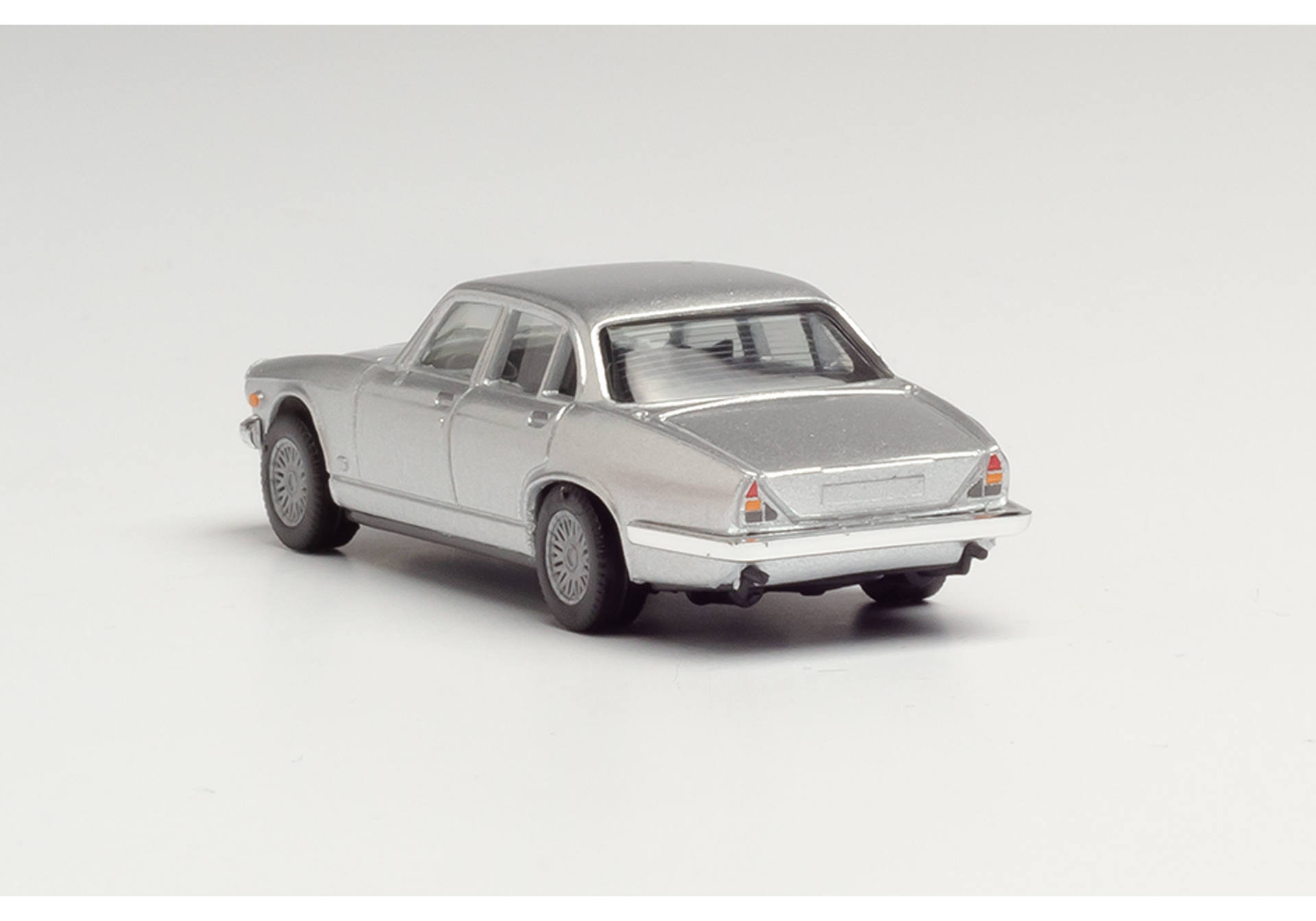 Jaguar XJ 6, silbermetallic